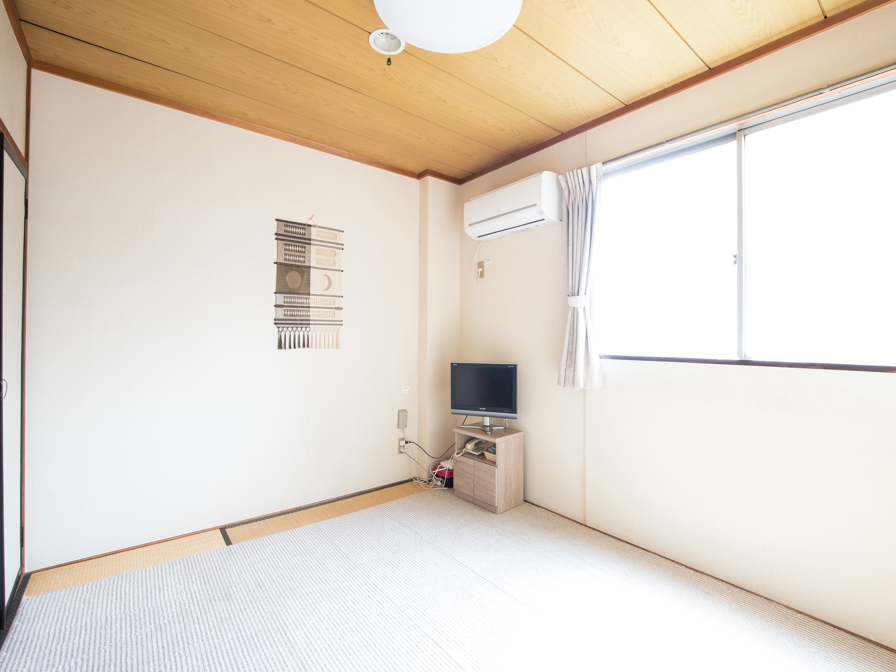 [Smoking] Japanese-style room (8 tatami mats)