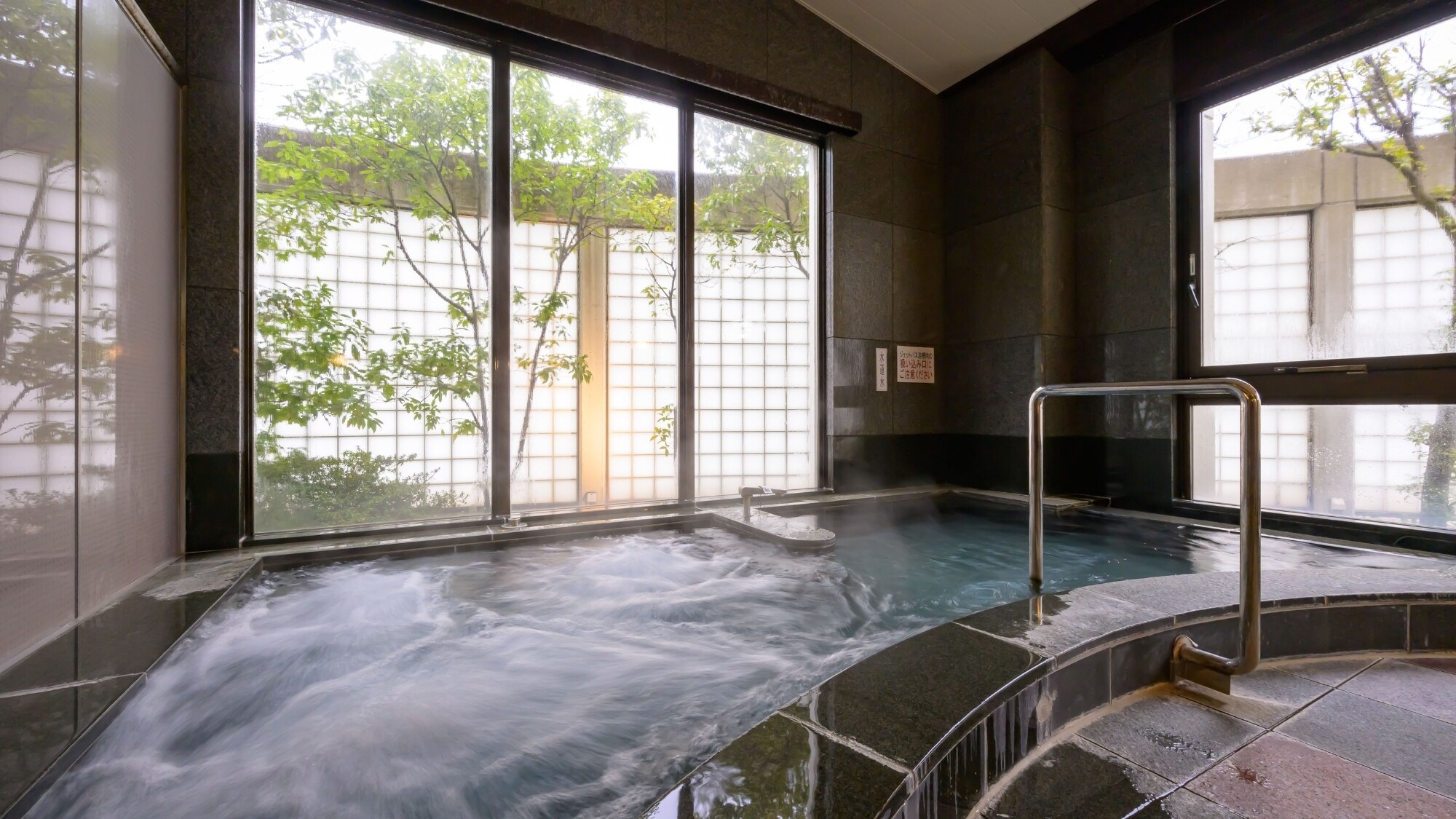 [Enya Onsen] We also have a jet bath.