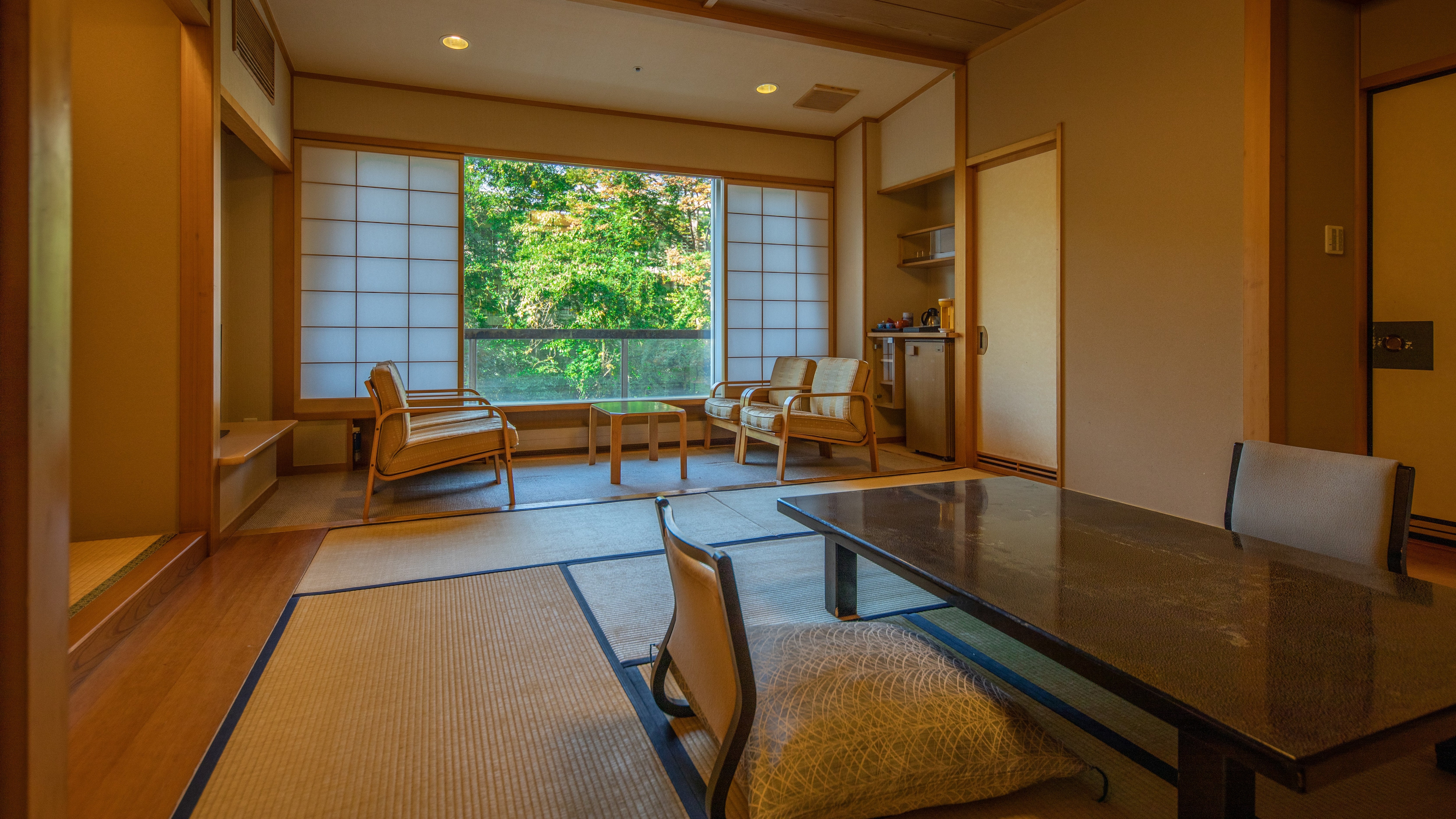 [Rooms with open-air bath] You can enjoy free-flowing hot springs while listening to the murmuring of the mountain stream.
