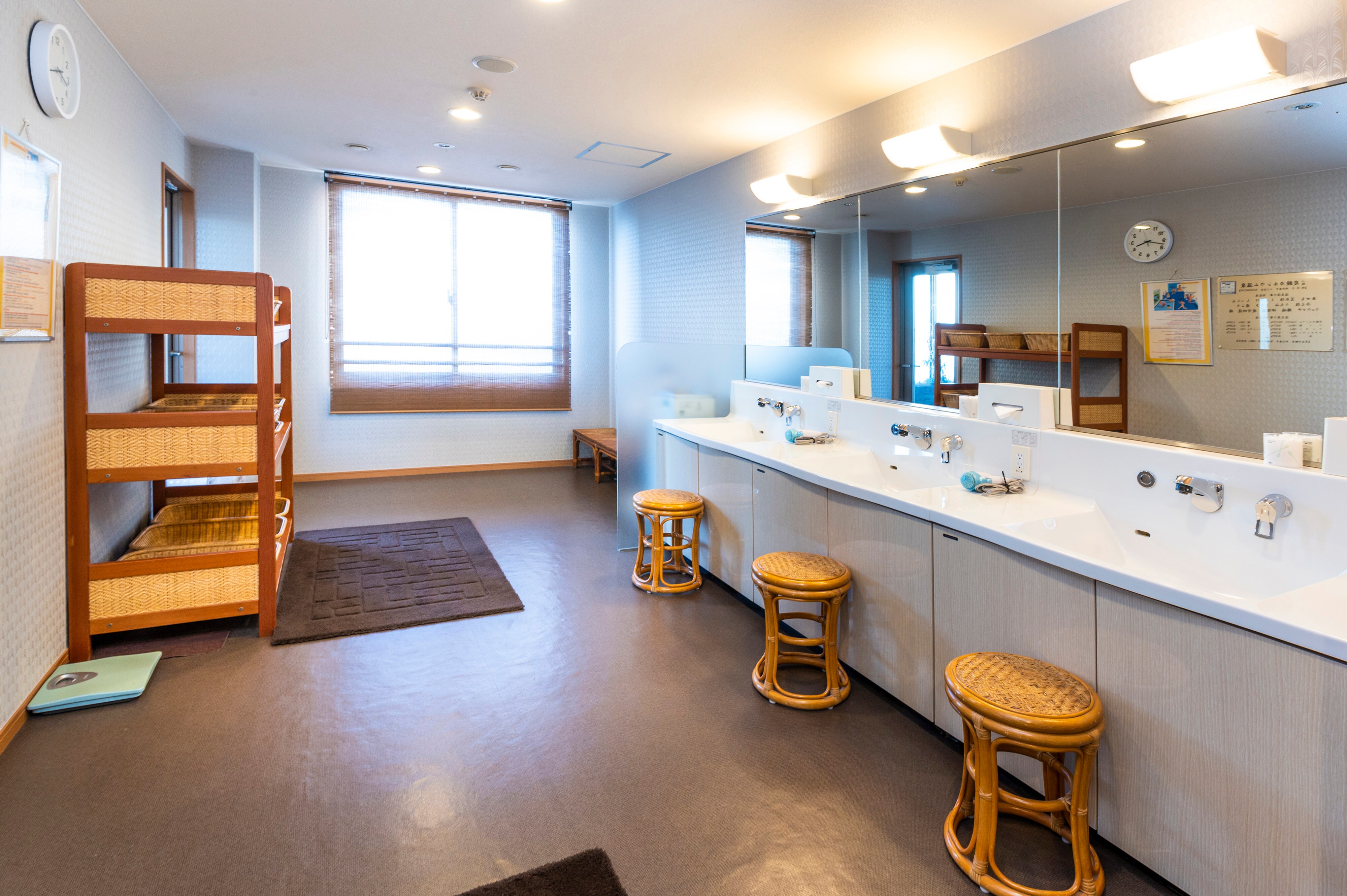 Men's large bath changing room