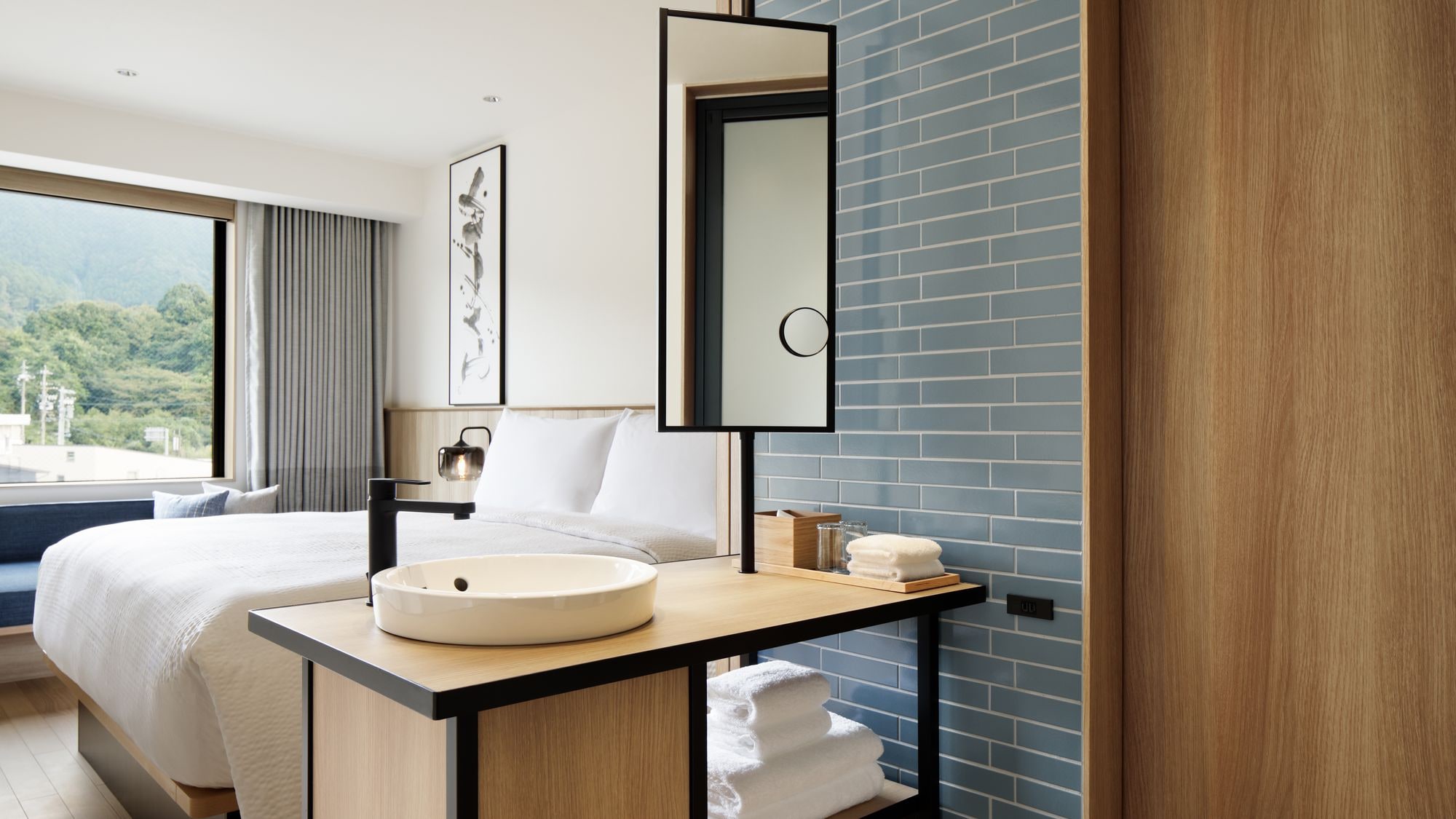 King room: 25 square meters, non-smoking, bed width 180 cm. Relax in a simple yet warm space.