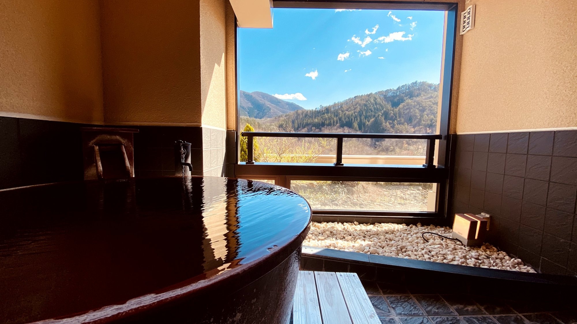 [Chigusa, Blue and Blue, Fujimurasaki]: Urn bath