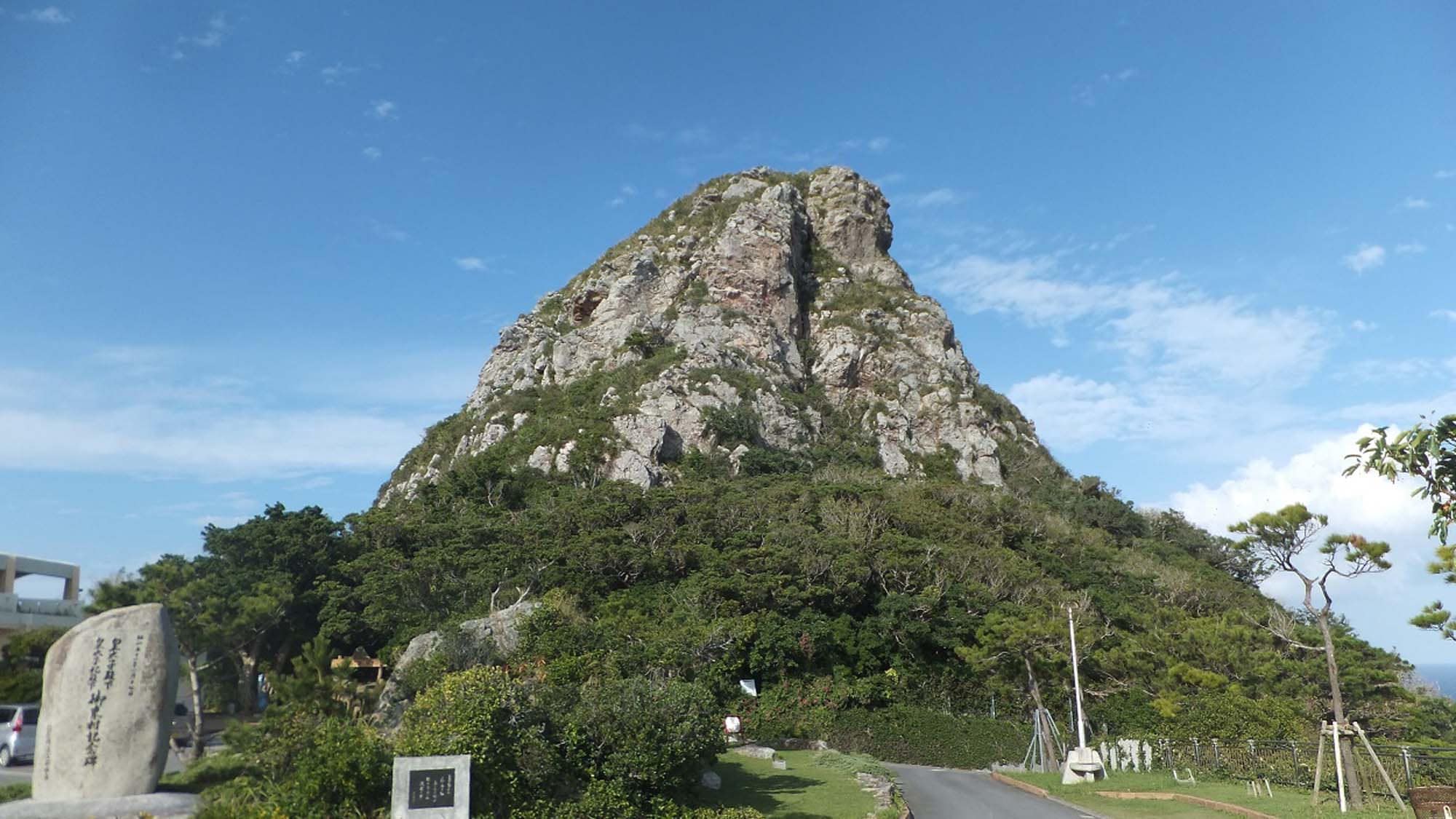 [Around] Gusukuyama Iejima Tatchu, which is rare in the world created by the power of nature.