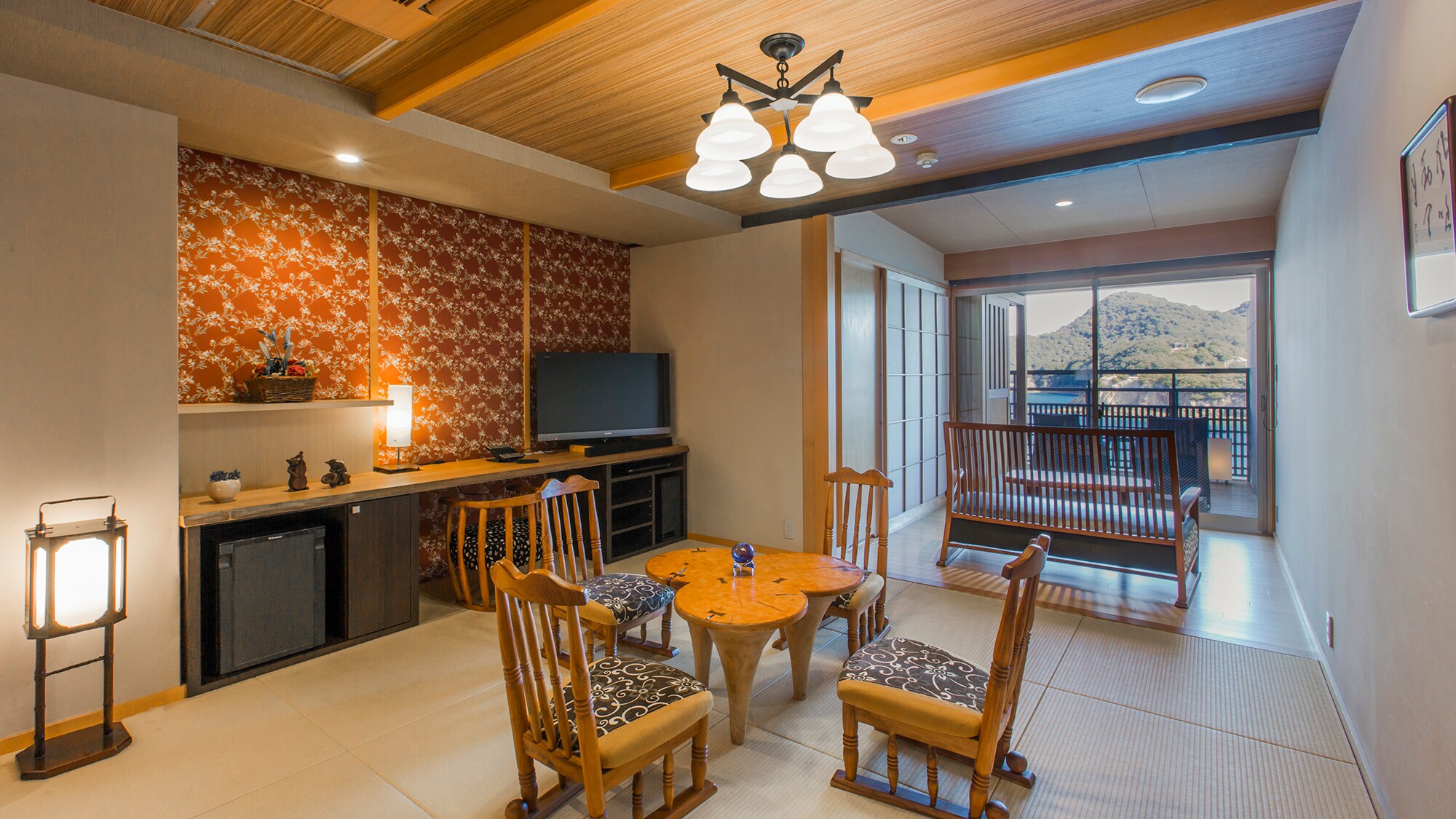 [Kamar Suite]