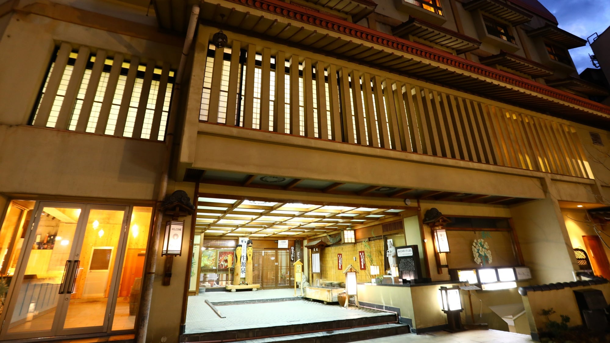 [Exterior] Tokiwaya Ryokan night view.
