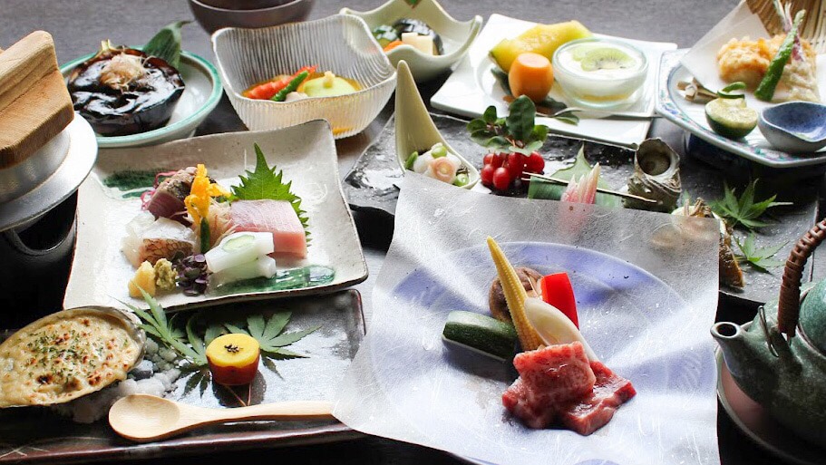 Image of gourmet course featuring Wagyu beef, raised in Shizuoka, and abalone