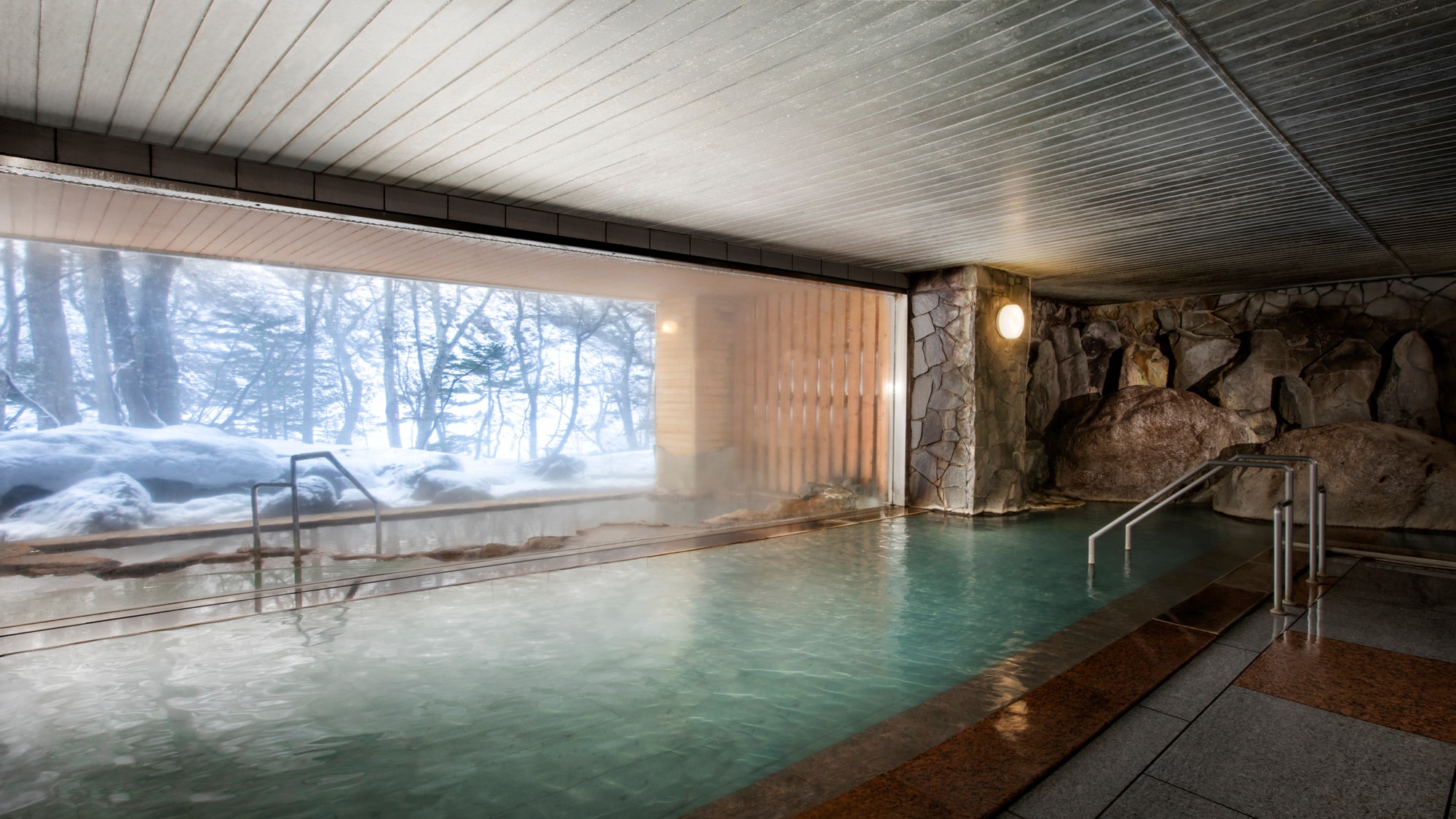 [天然溫泉「Kawa no Whisper」]在岩石主題的大浴場中放鬆身心