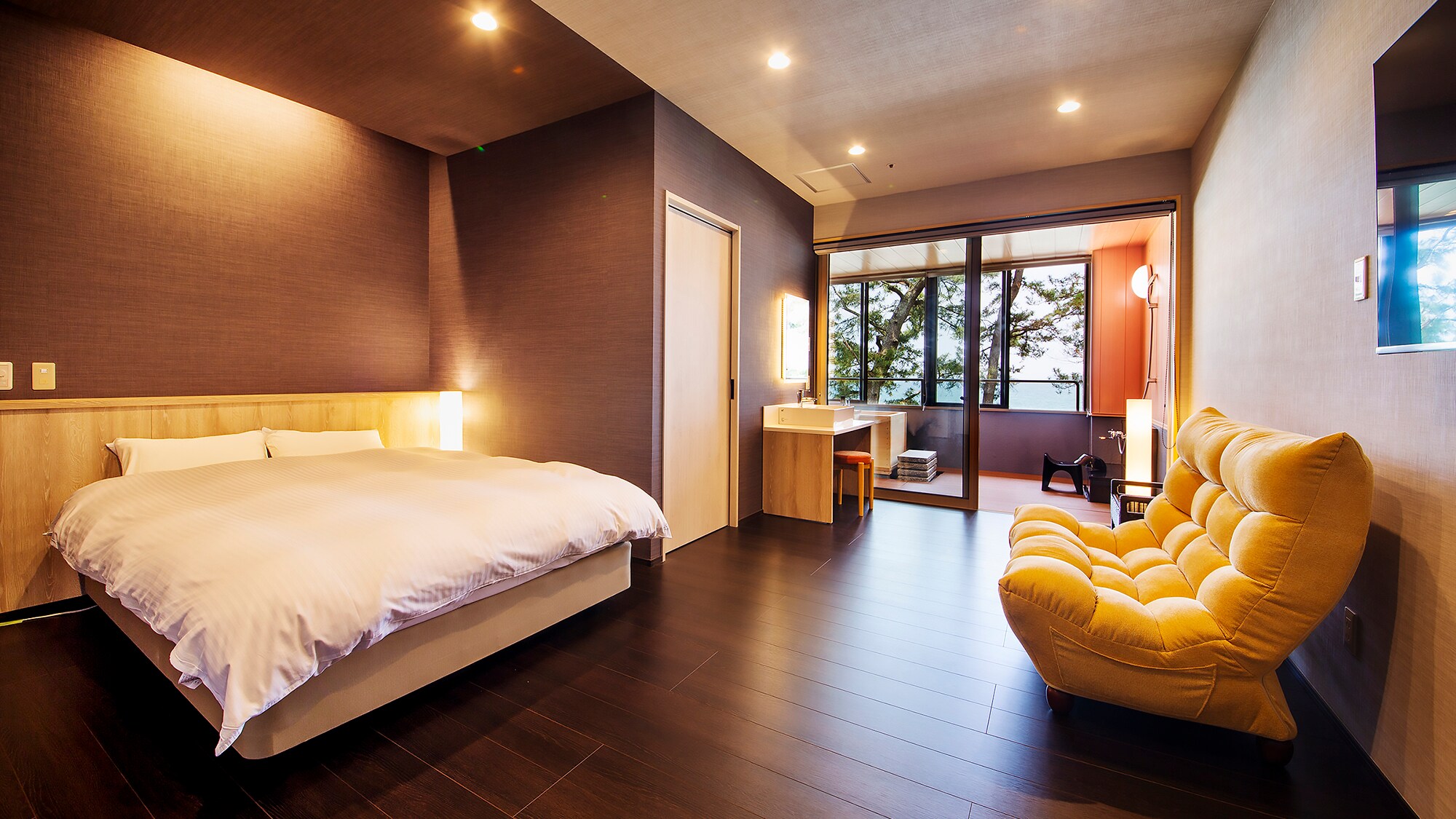 [Double with ocean view semi-open-air bath]