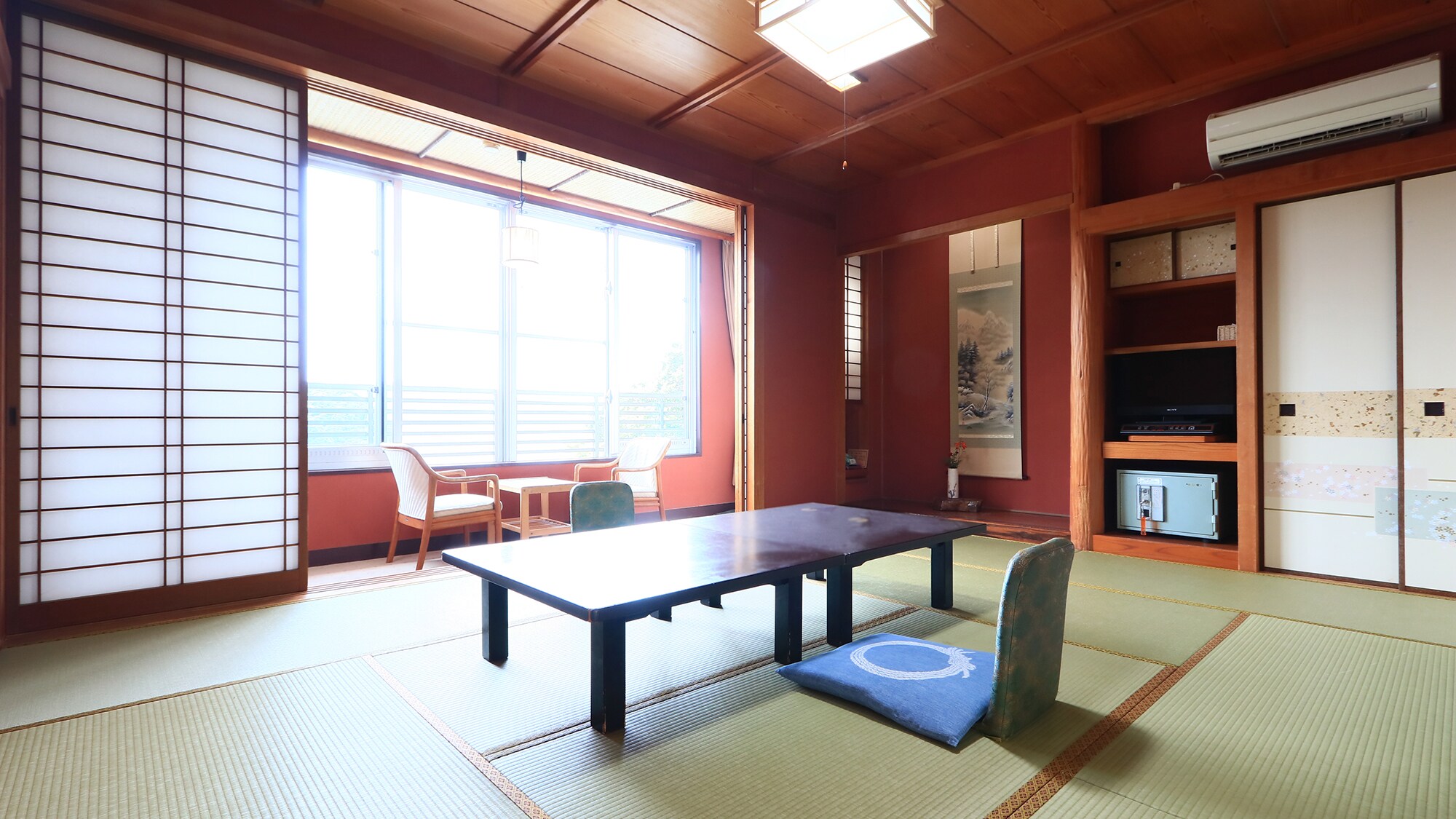 [房間] ◆日式房間，10張榻榻米，附陽台*