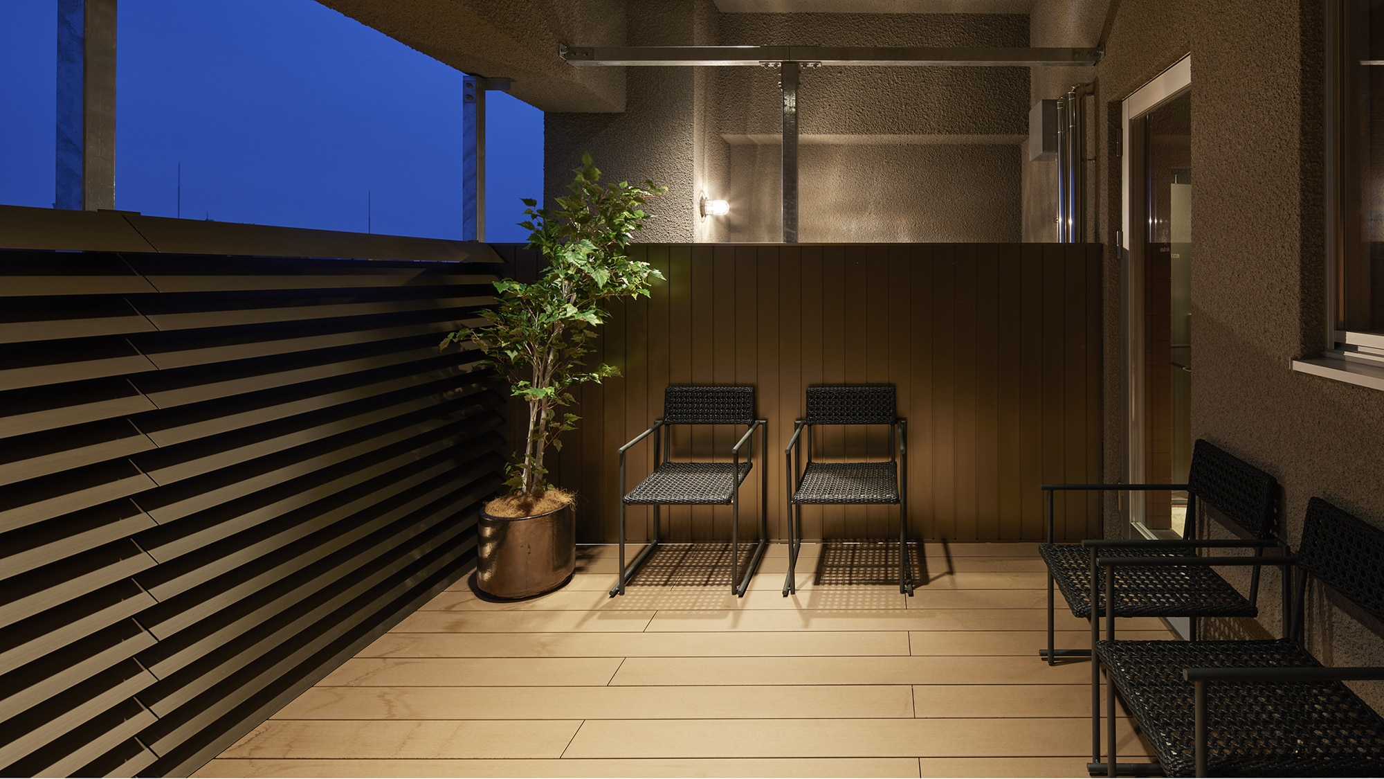 Separate meditation sauna for men and women / outdoor bathing space <night>