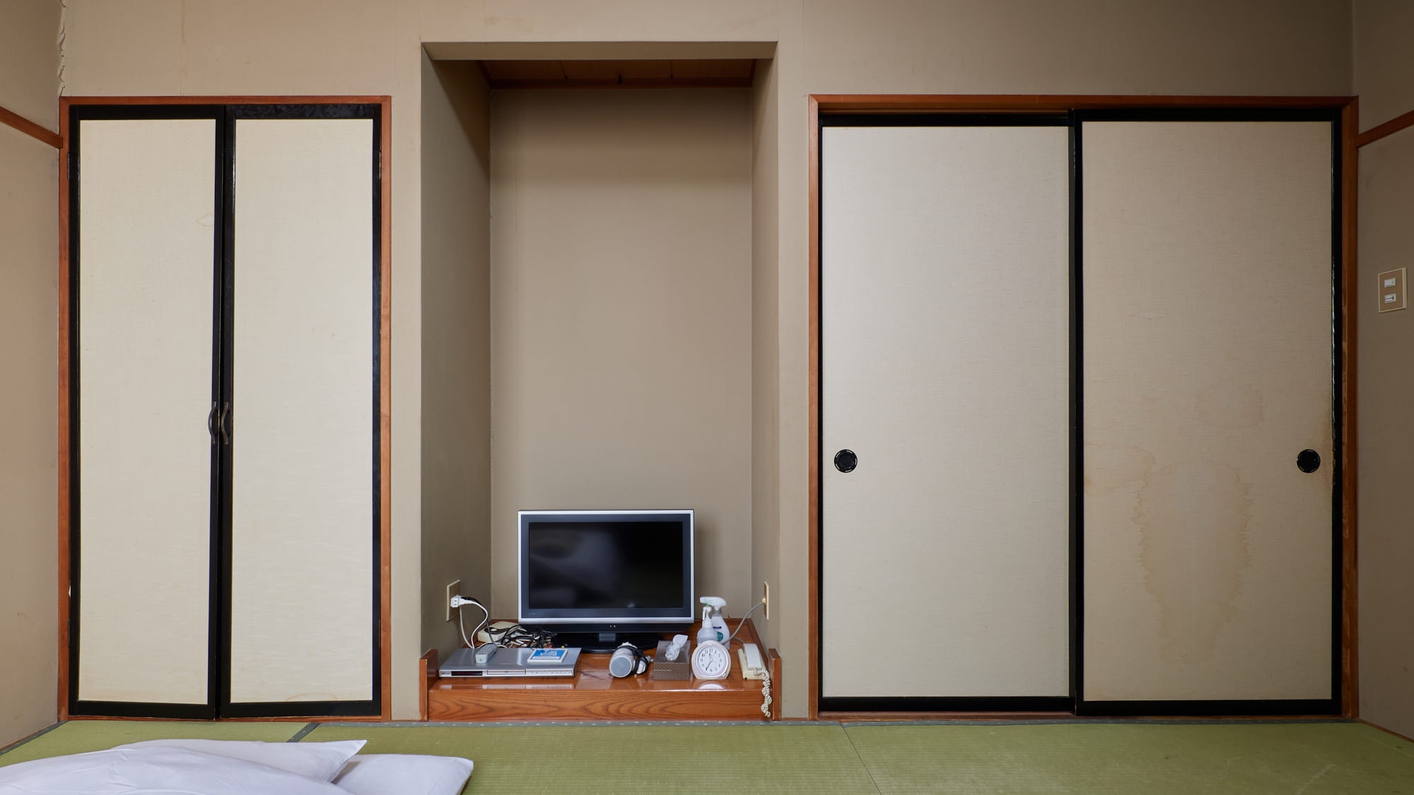 [Smoking] Japanese-style room for 1 to 3 people