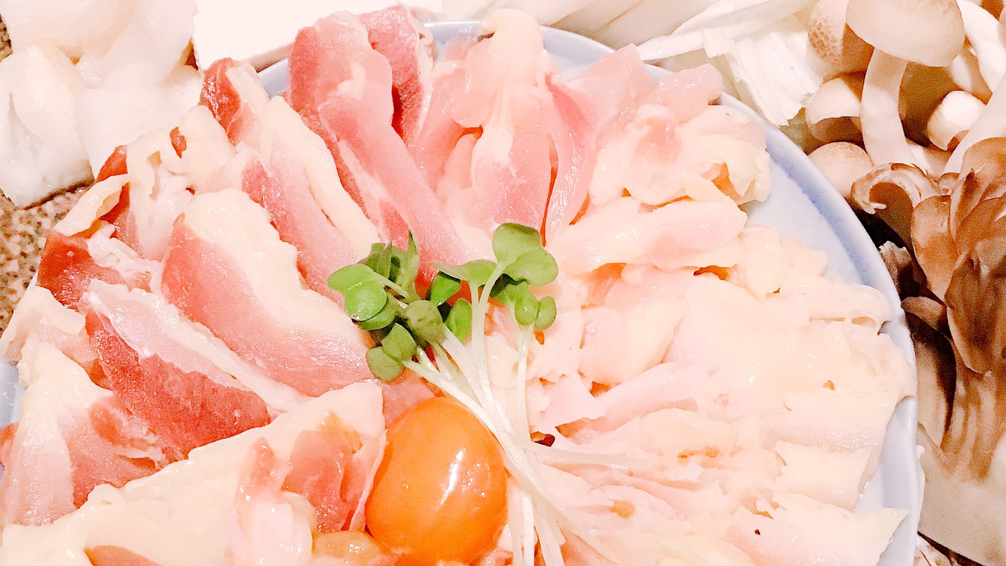 ・ [当地鸡肉寿喜烧的烹饪形象]它很受想要吃蔬菜和肉类的顾客的欢迎。