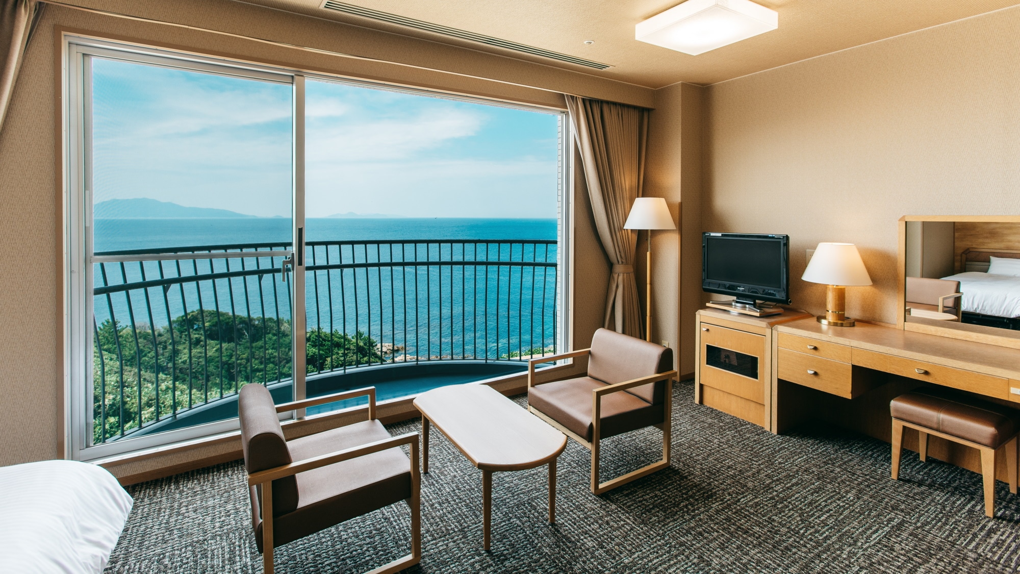 [Ocean view] Barrier-free room (with bath) / 36 square meters