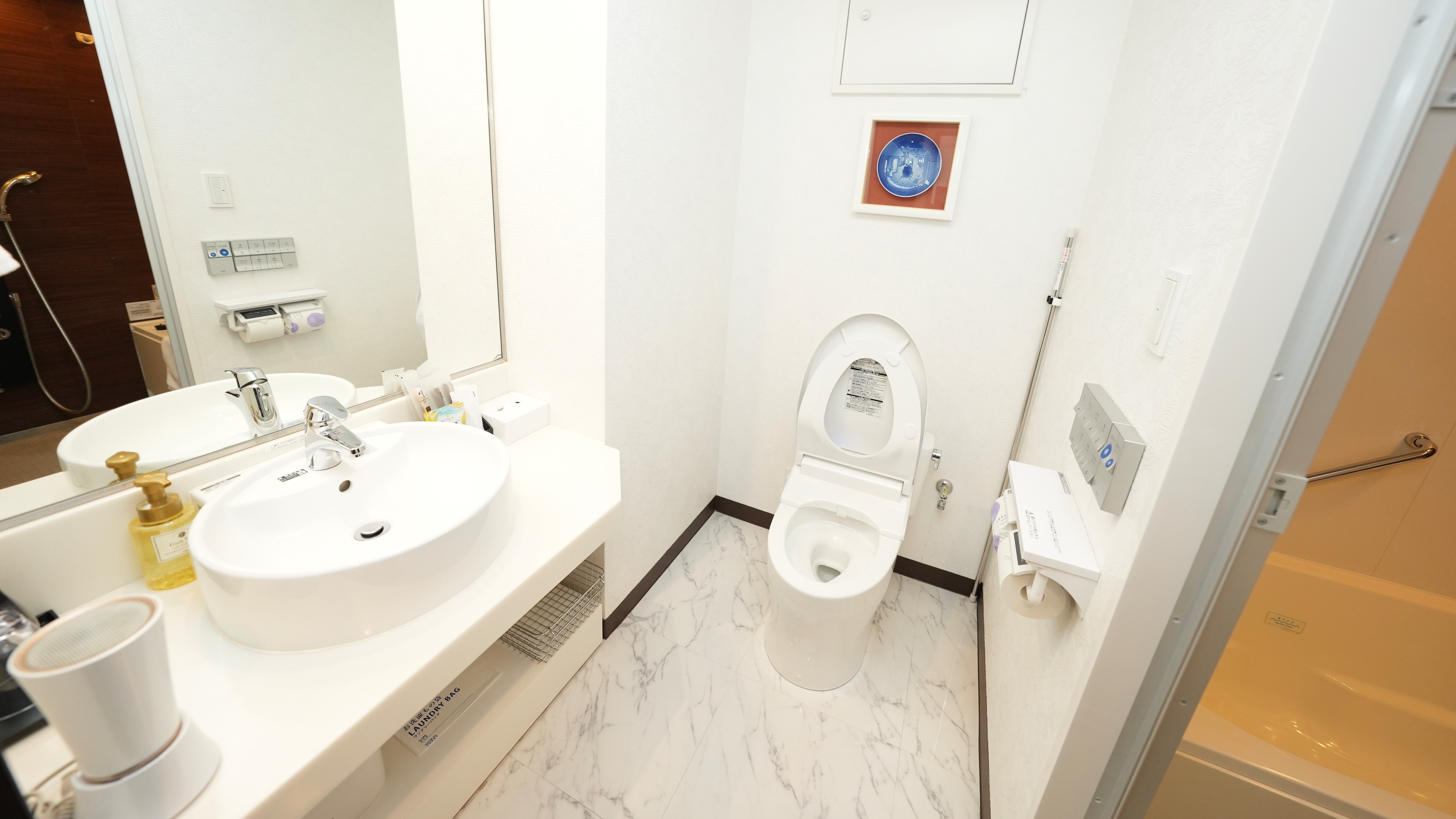 [Executive Twin] 2 เตียง กว้าง 1220มม. ห้องอาบน้ำแยกส่วน ชักโครก อ่างล้างหน้า ฝักบัวอาบน้ำ