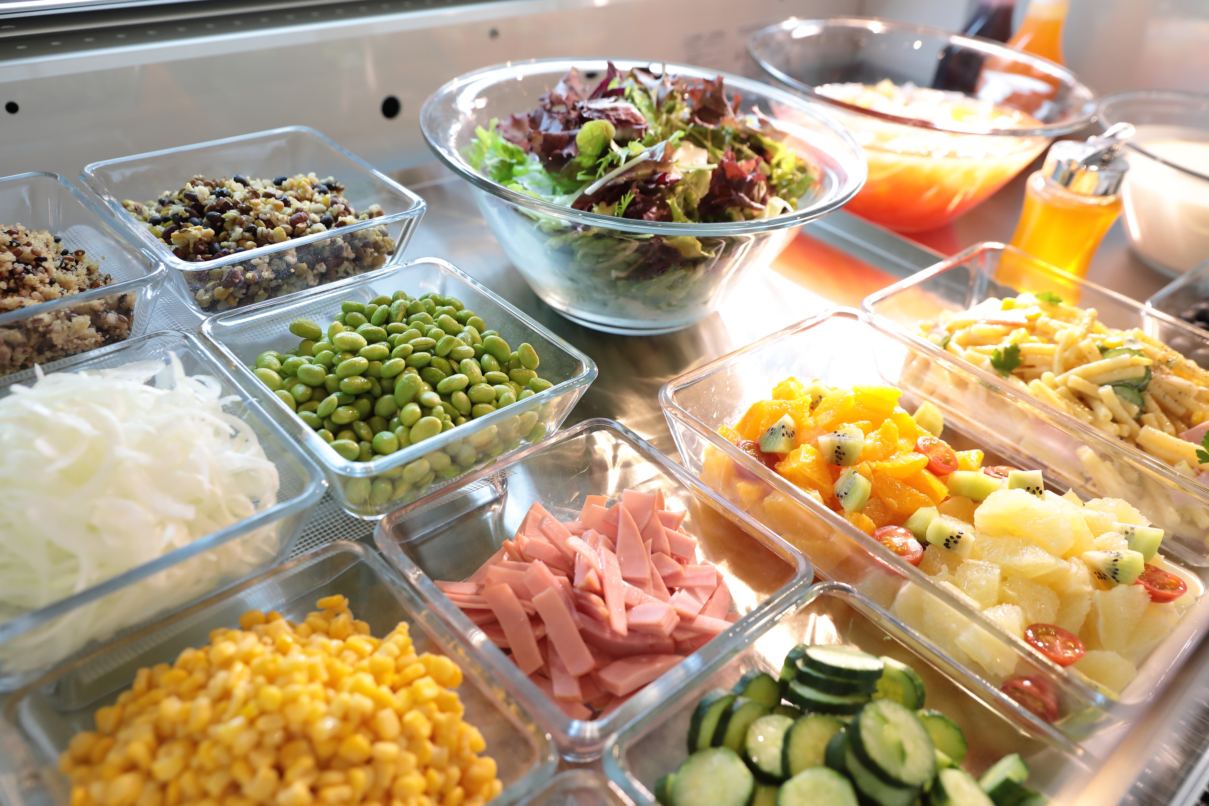 Popular salad corner! A power salad of fresh vegetables full of nutrition♪