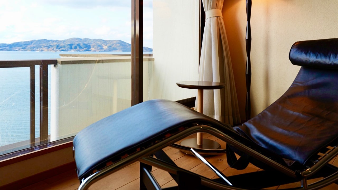 Twin room with a jetted bath