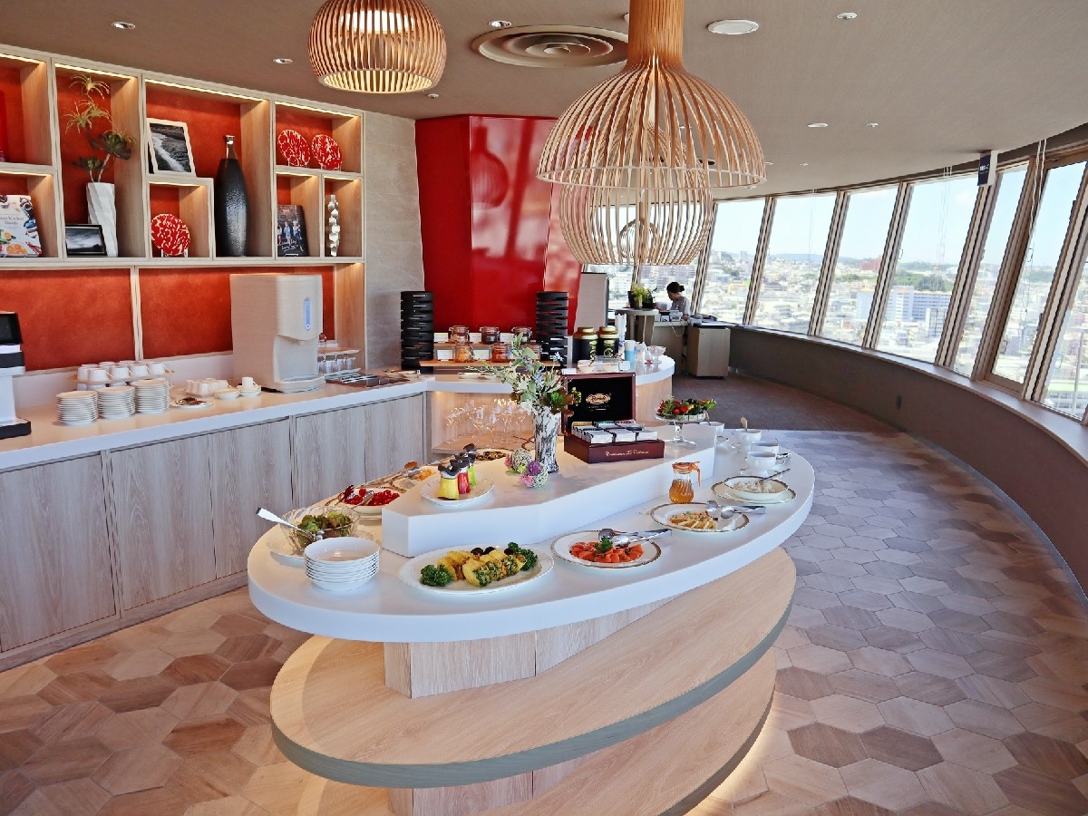 <Top floor Premier Lounge> Feel free to use it from breakfast to cocktail hour.