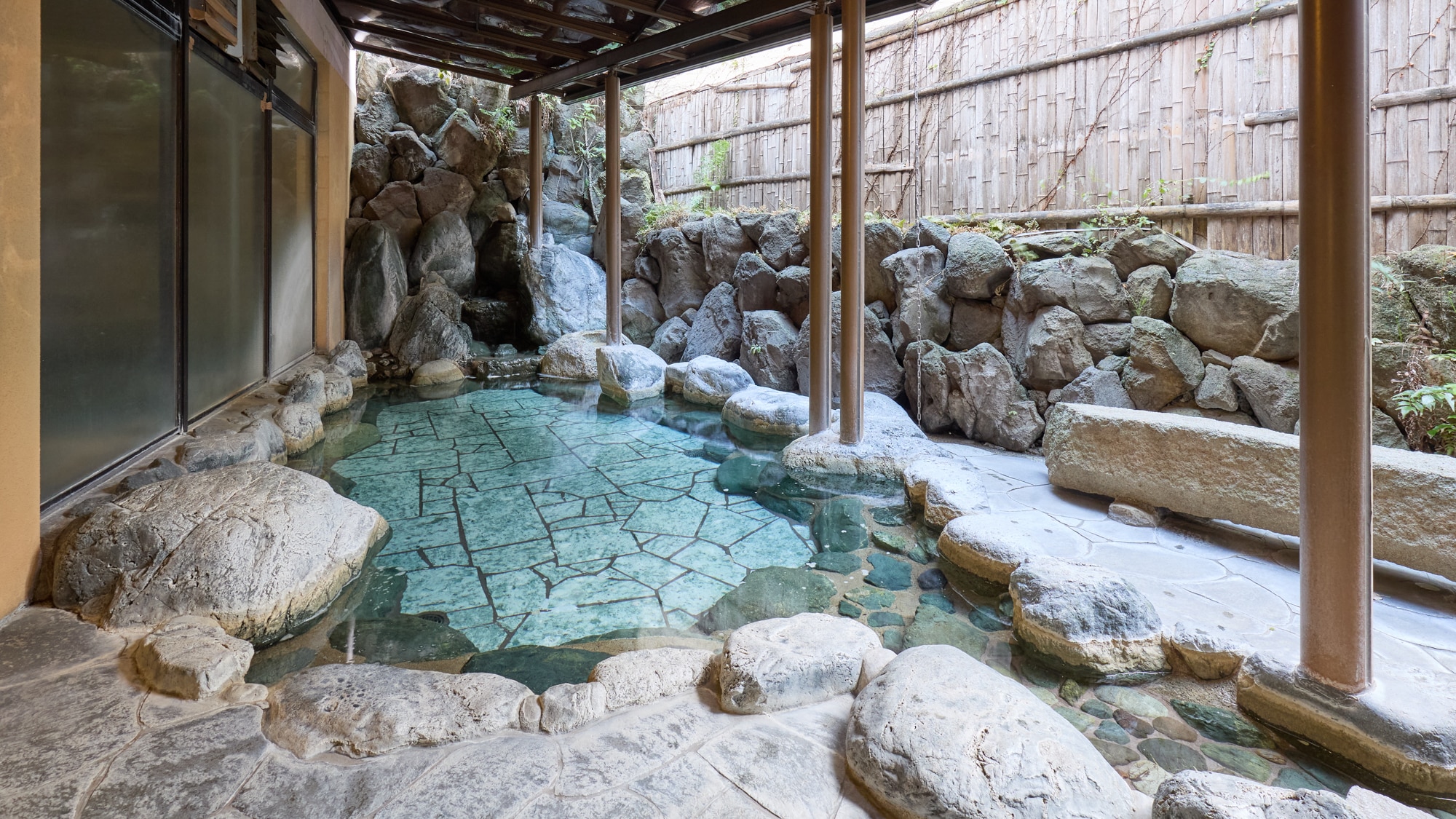 [Open-air bath/women's bath]