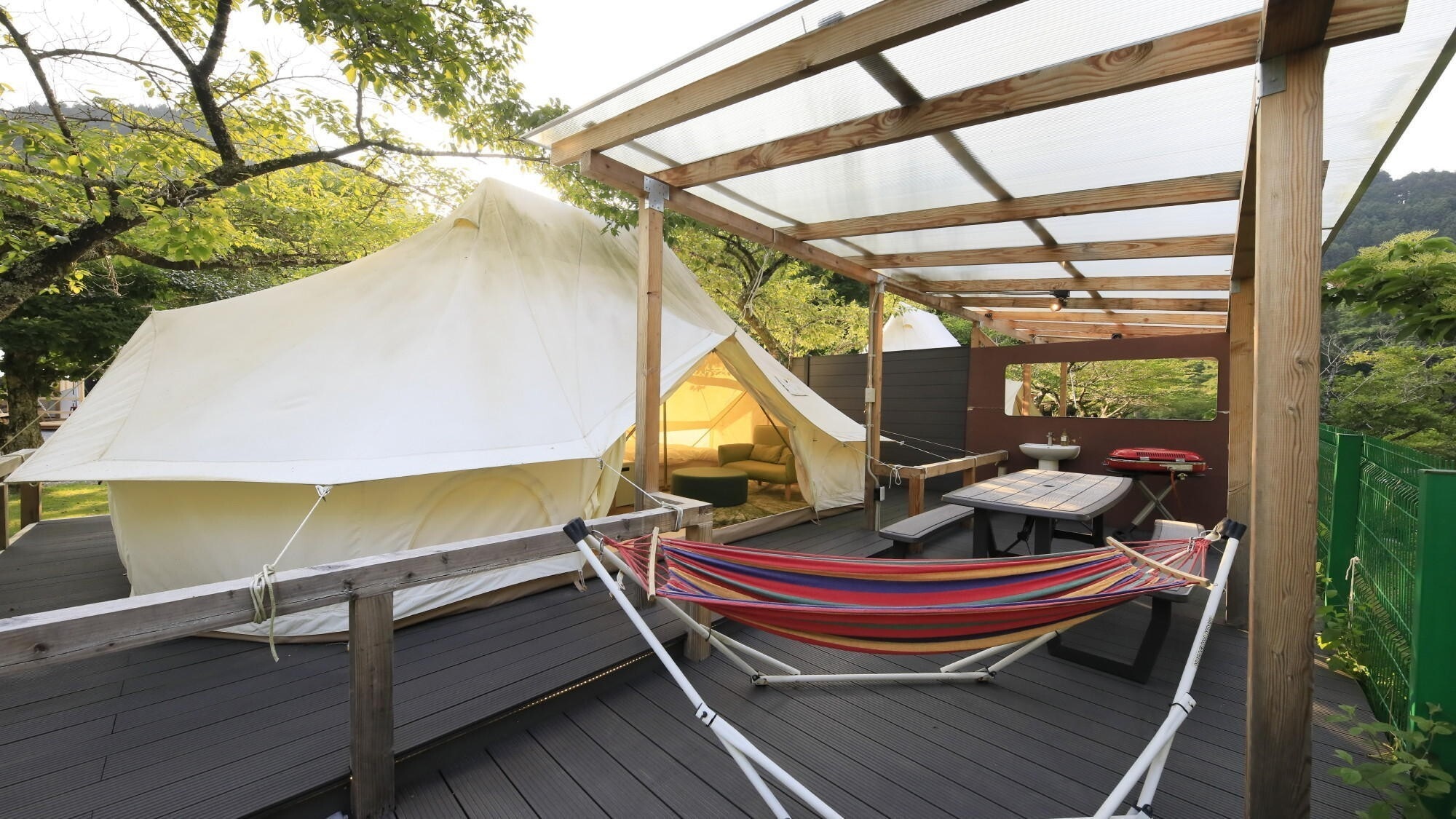 [Tenda Katun Tepi Sungai LL] Dilengkapi dengan dek BBQ khusus dan area mencuci. Glamping luar ruangan yang mudah