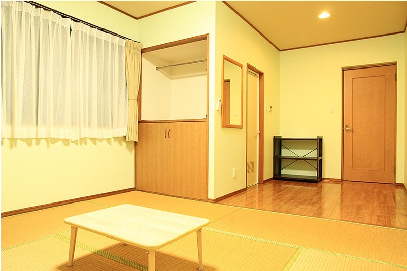 Japanese-style room (3-4 people room)