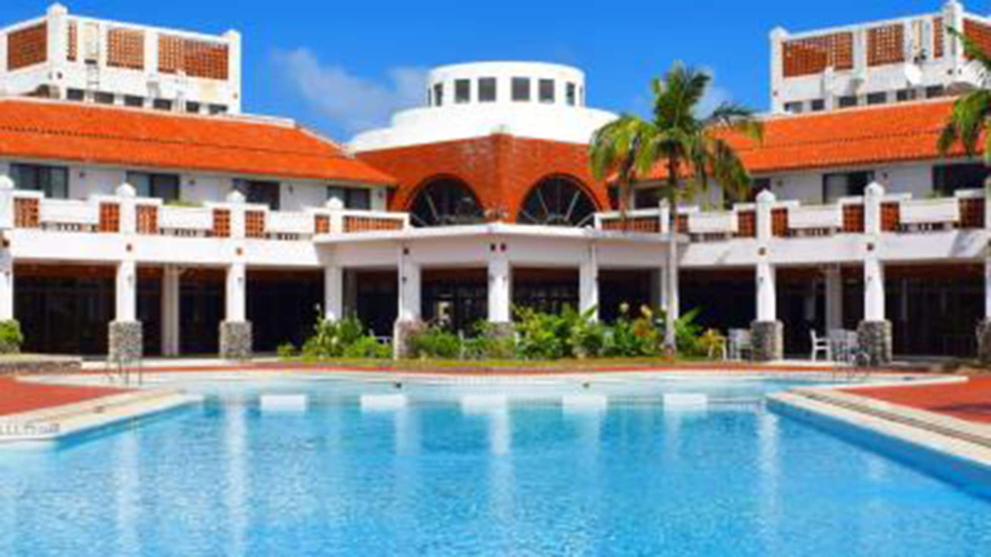 Pool front