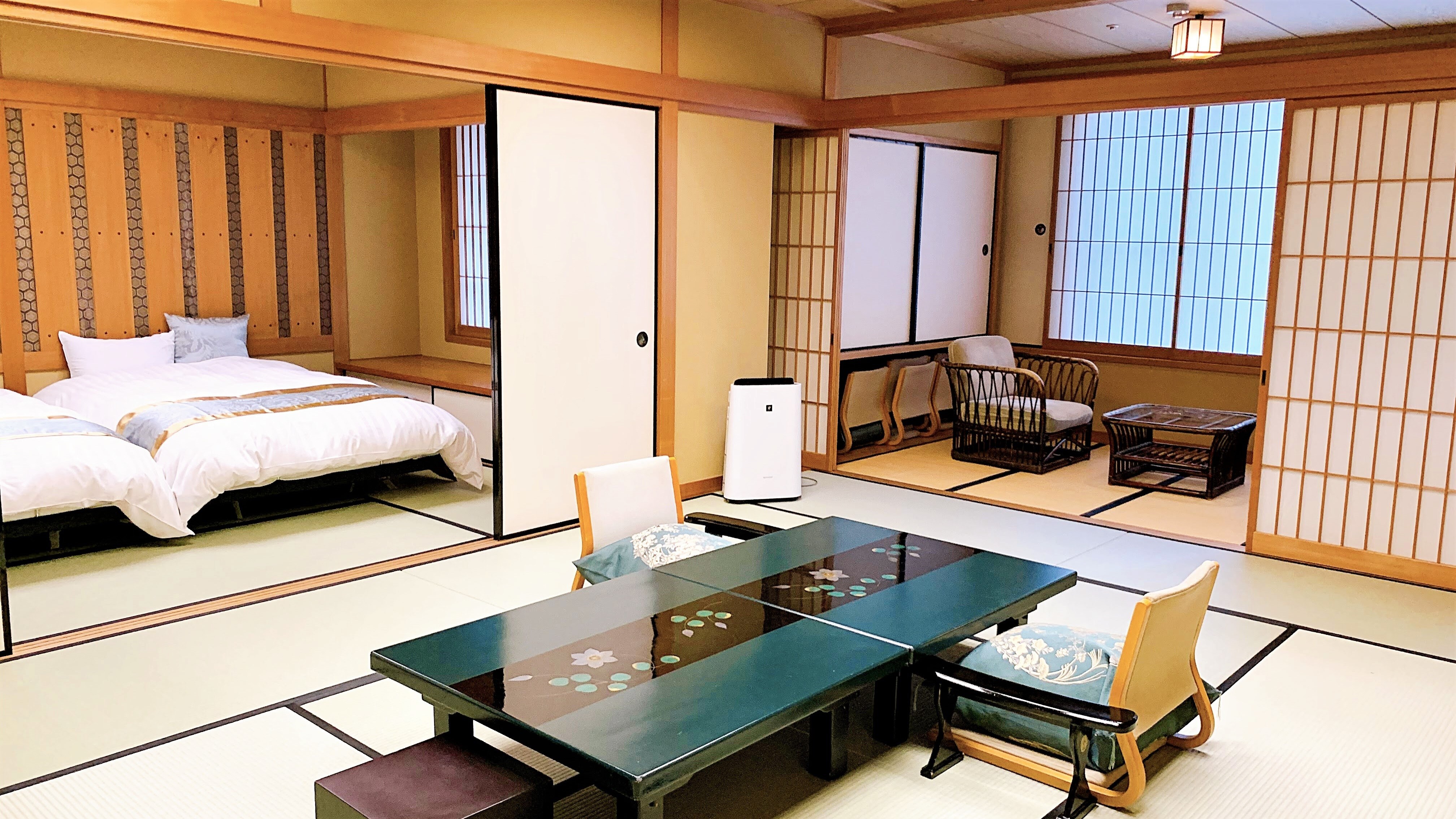 特色客房：12 榻榻米日式客房 + 西式客房（含床）[含浴室和智慧馬桶]