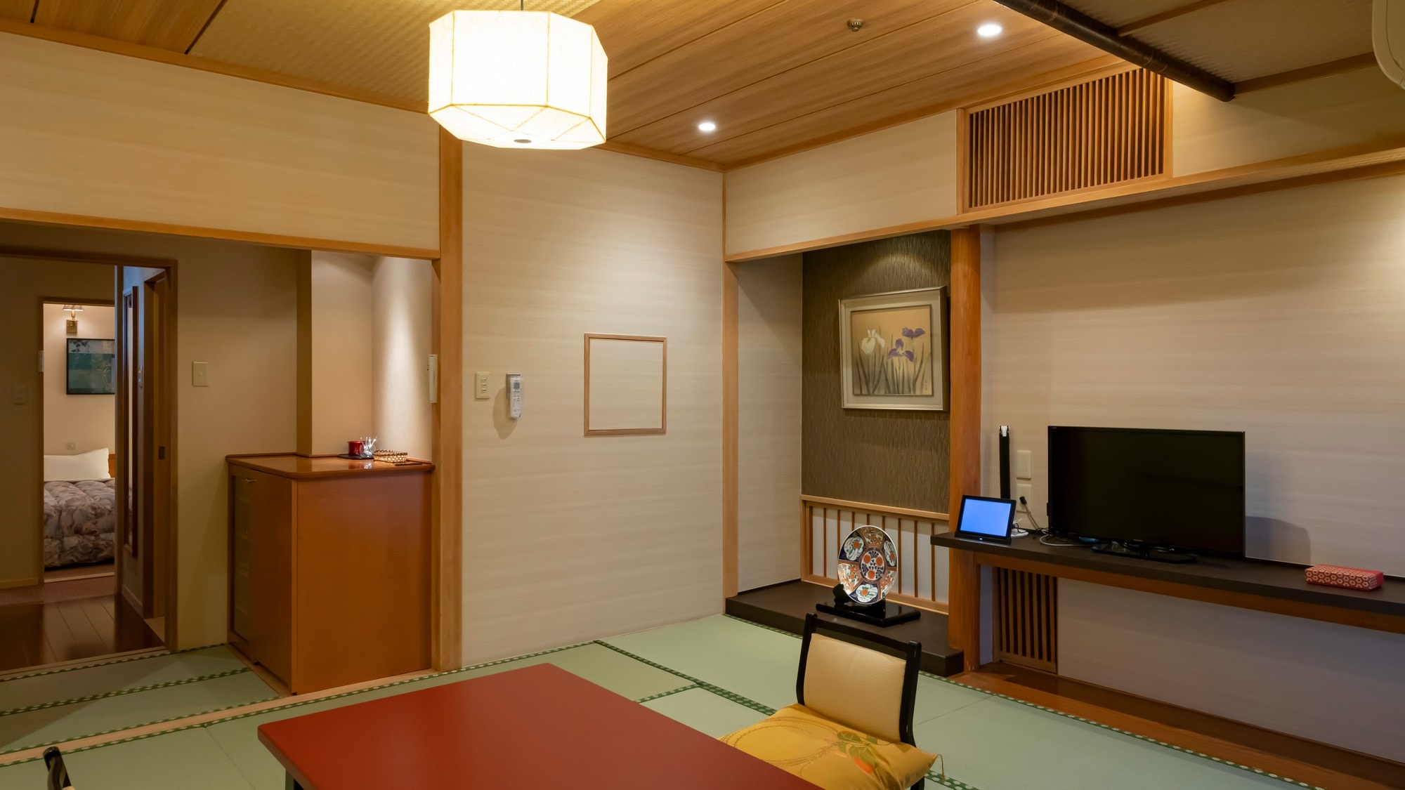[Example of a random room] The room type will be selected at our discretion.