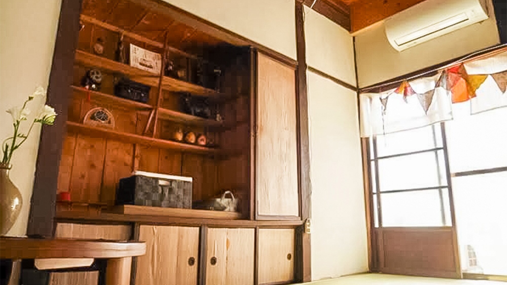 【日式房間】重點是一樓古色古香的日式五斗櫃。