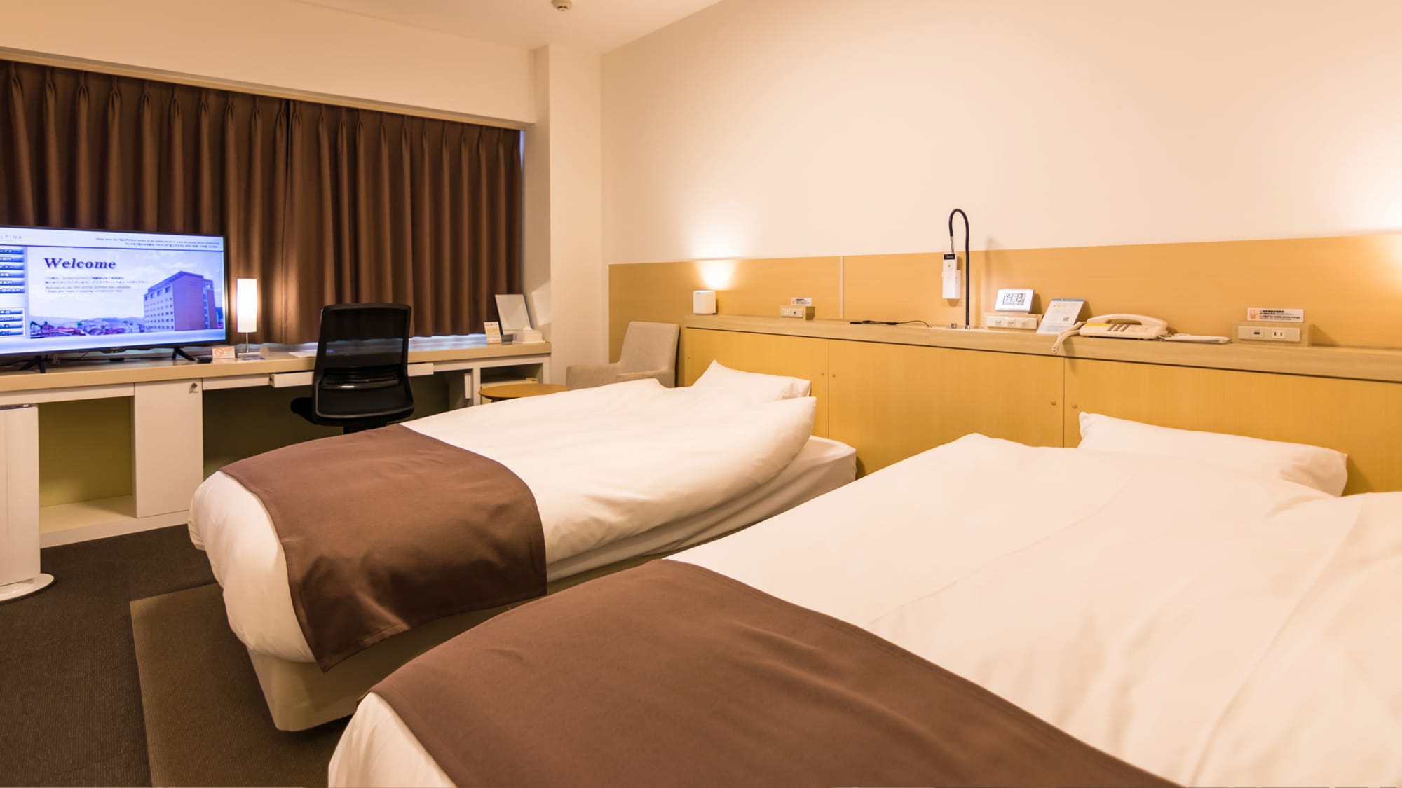 The two beds in the high-floor twin room are usually separated from each other, but if you have a bed-sharing room, they will be connected.