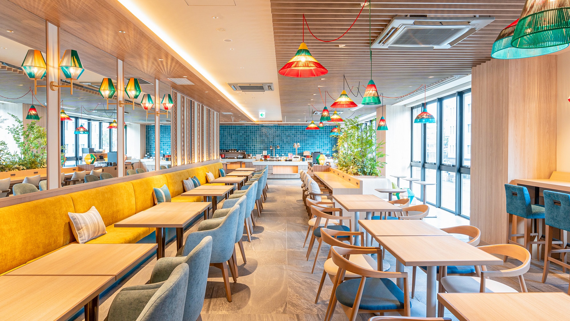 [Restaurant] The restaurant is located on the second floor and is open from 6:30 to 10:00 (last entrance 9:30).