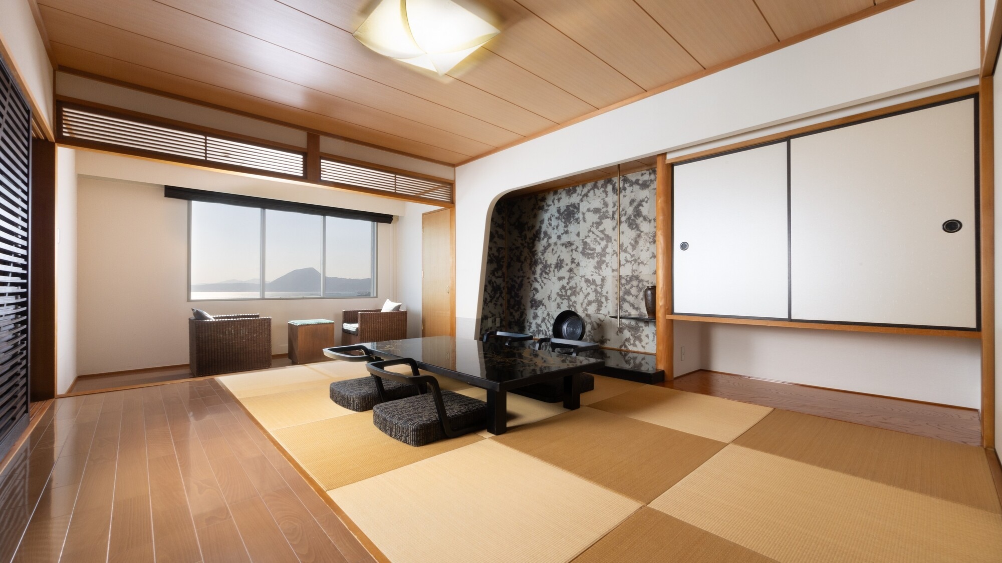 Suite Deluxe Bergaya Jepang