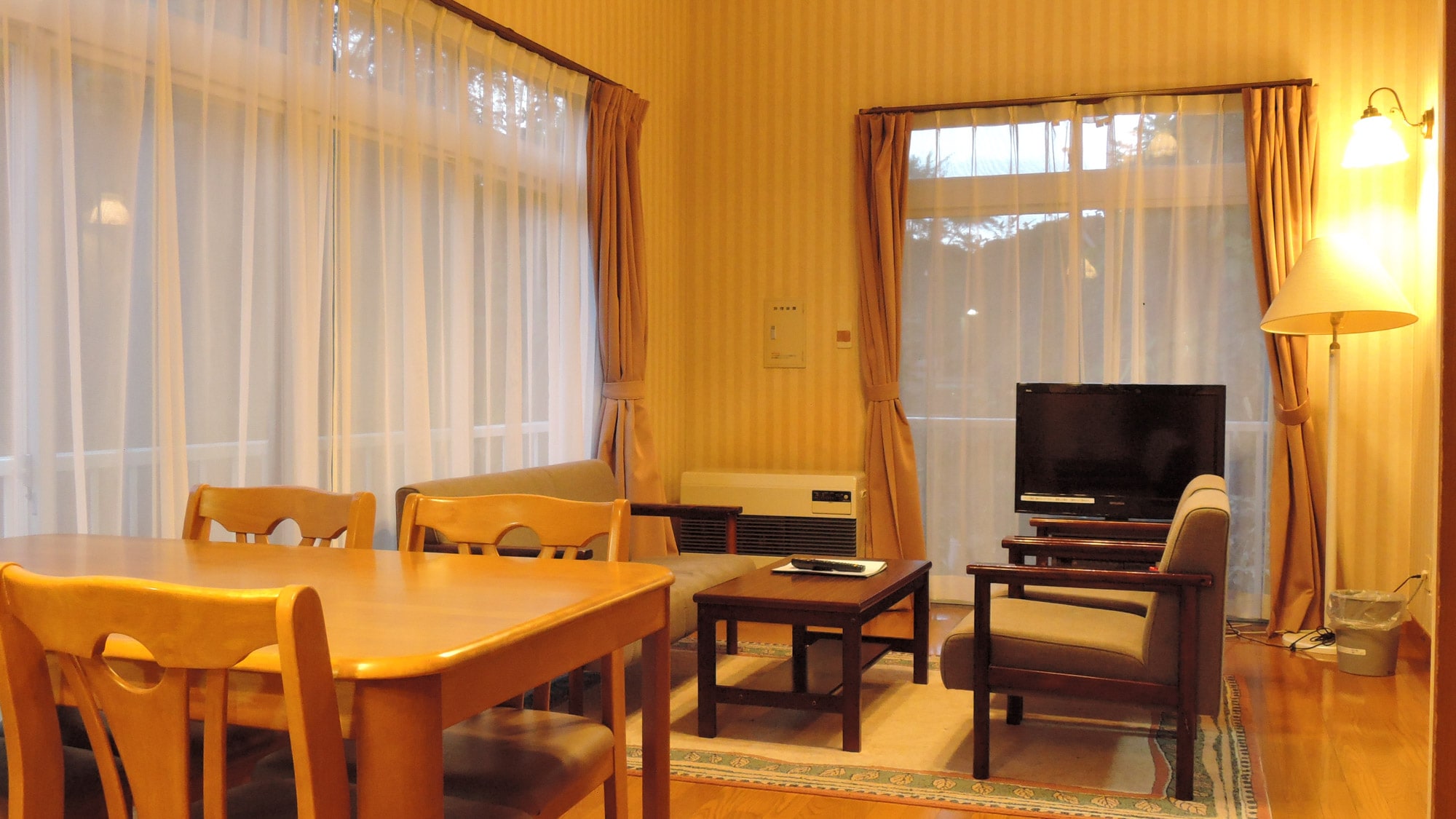 * An example of a guest room / A relaxing space where you can feel the warmth of the wood unique to a cottage.