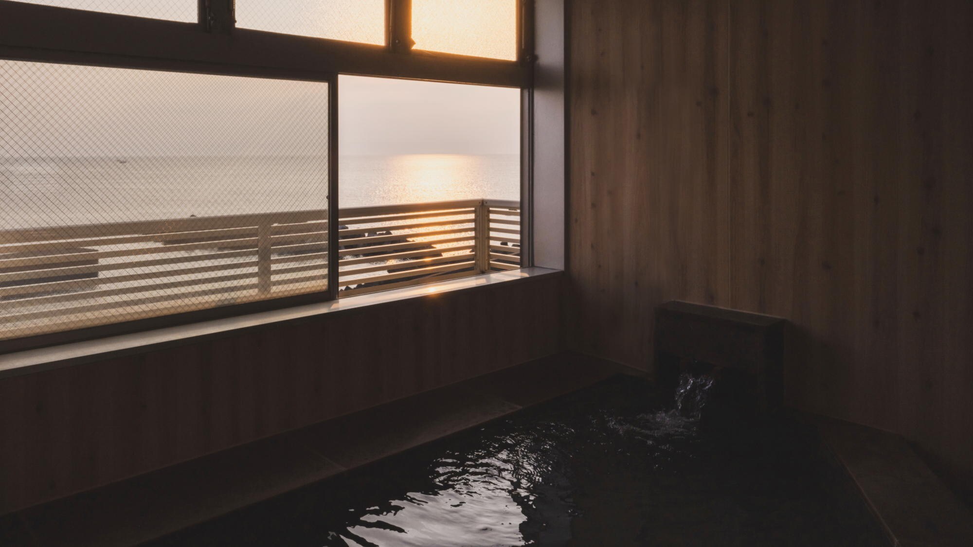 [Natural Hot Springs] Enjoy natural hot springs while admiring the ever-changing scenery throughout the day!