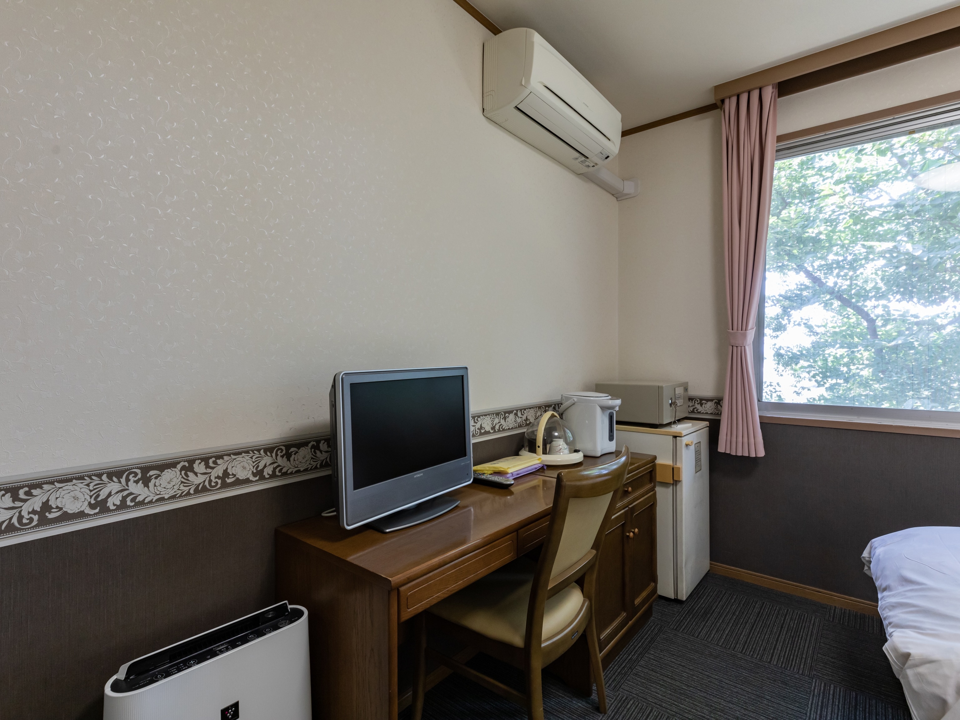 [Non-smoking] Twin room (with toilet and shared bathroom)