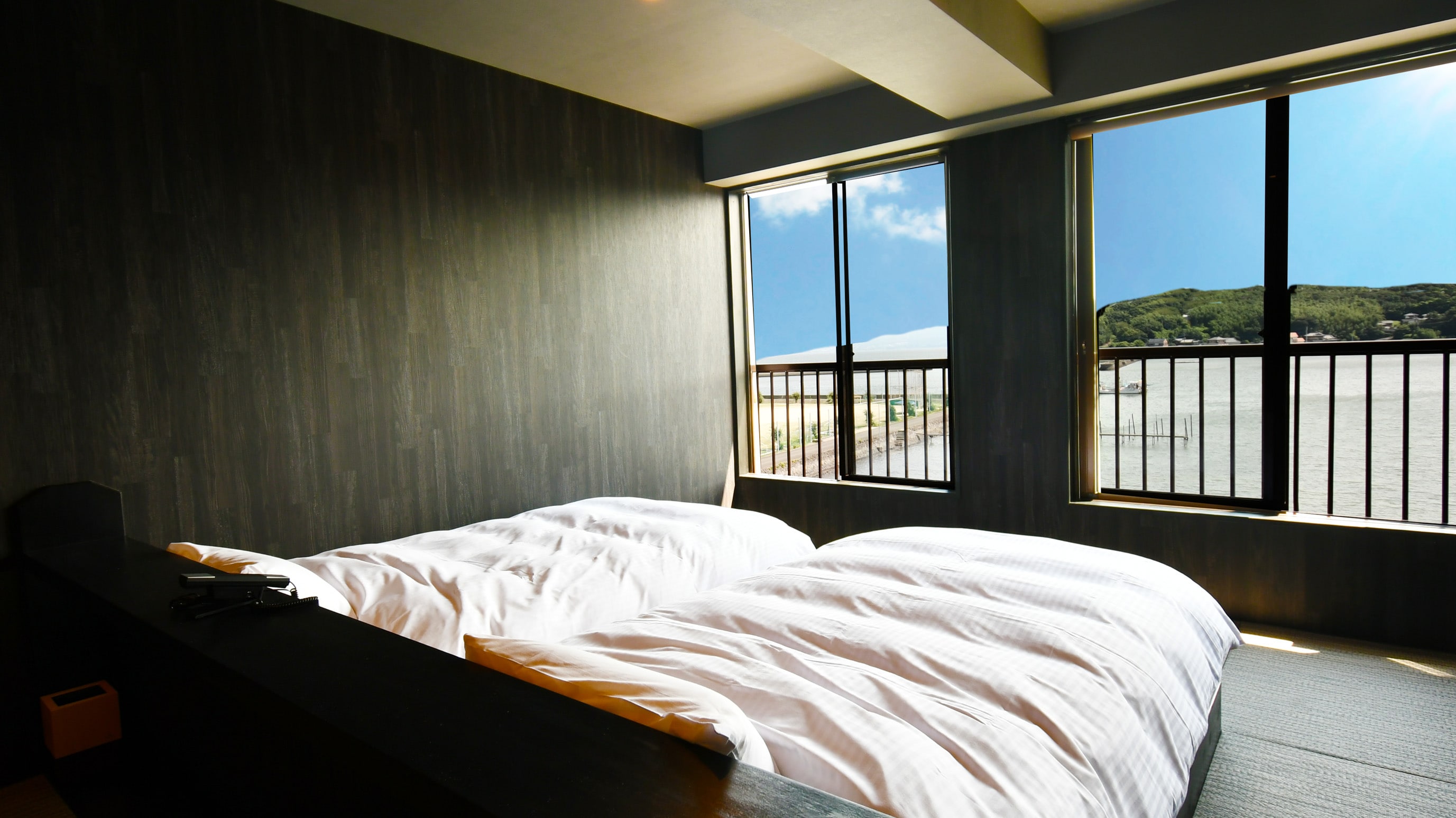 블랙을 기조로 한 노천탕이 있는 객실/401