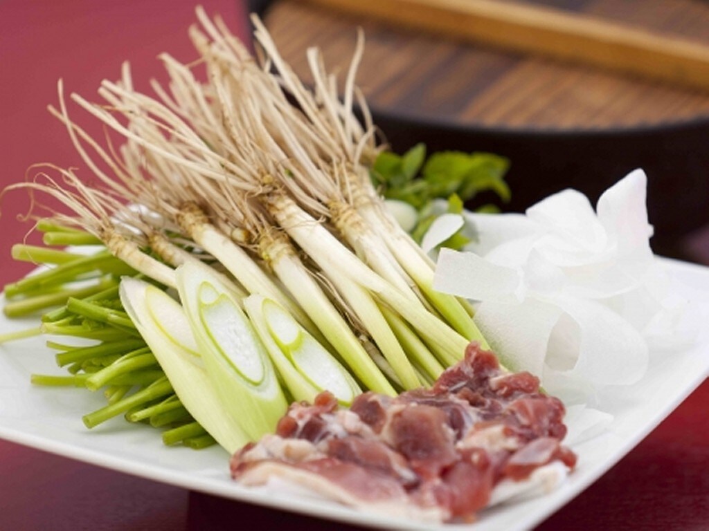 "ฤดูหนาว" ~เซรินาเบะ (หม้อไฟผักชีฝรั่งญี่ปุ่น) เสิร์ฟพร้อมซุปหางวัวเซนได~