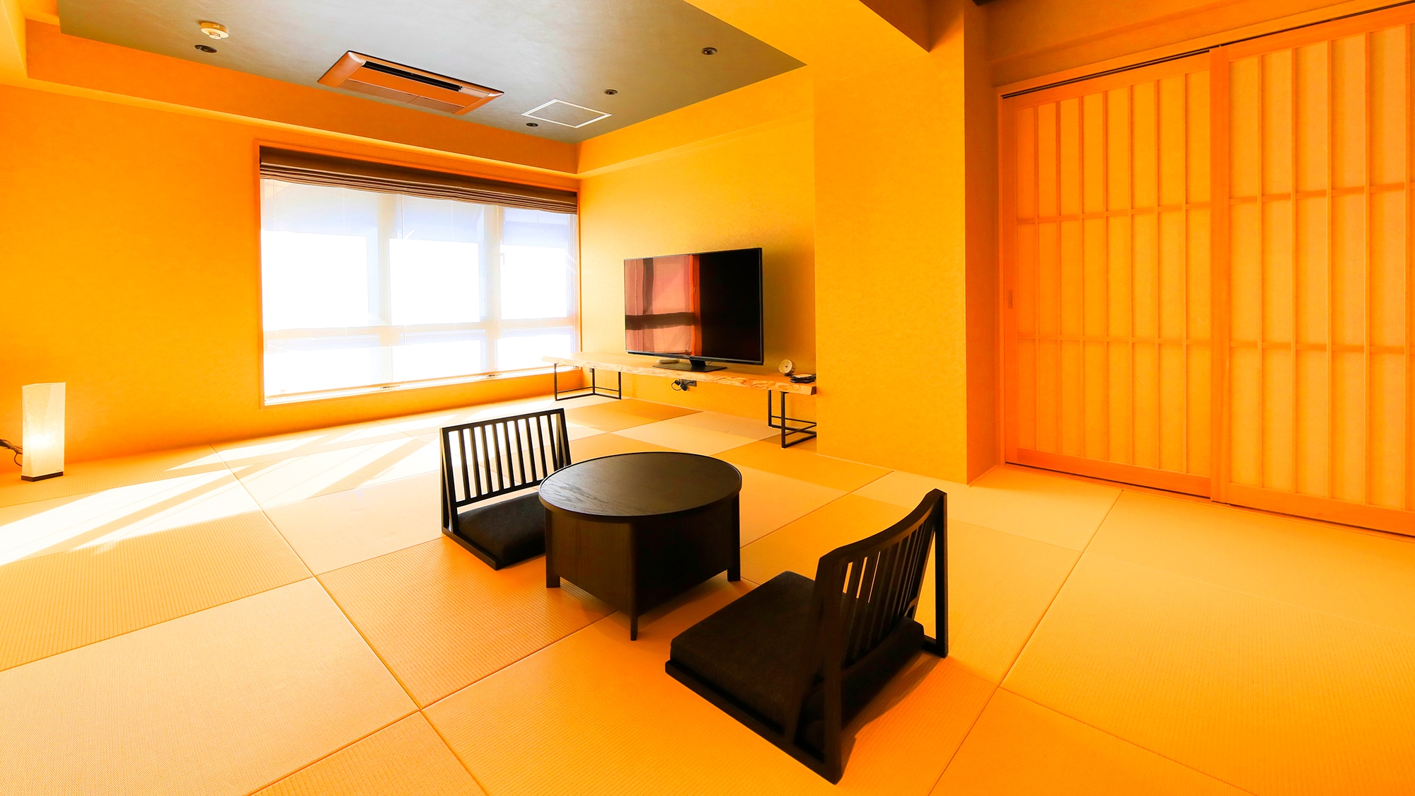 [Japanese-style room◆Sando view] The Japanese-style room facing Omotesando, which can accommodate up to 4 people, is a space where you can feel the traditional beauty and peace of Japan.