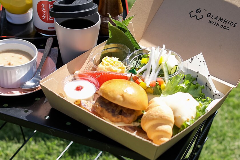 A delicious breakfast with a reputation for its original hamburgers cooked over charcoal