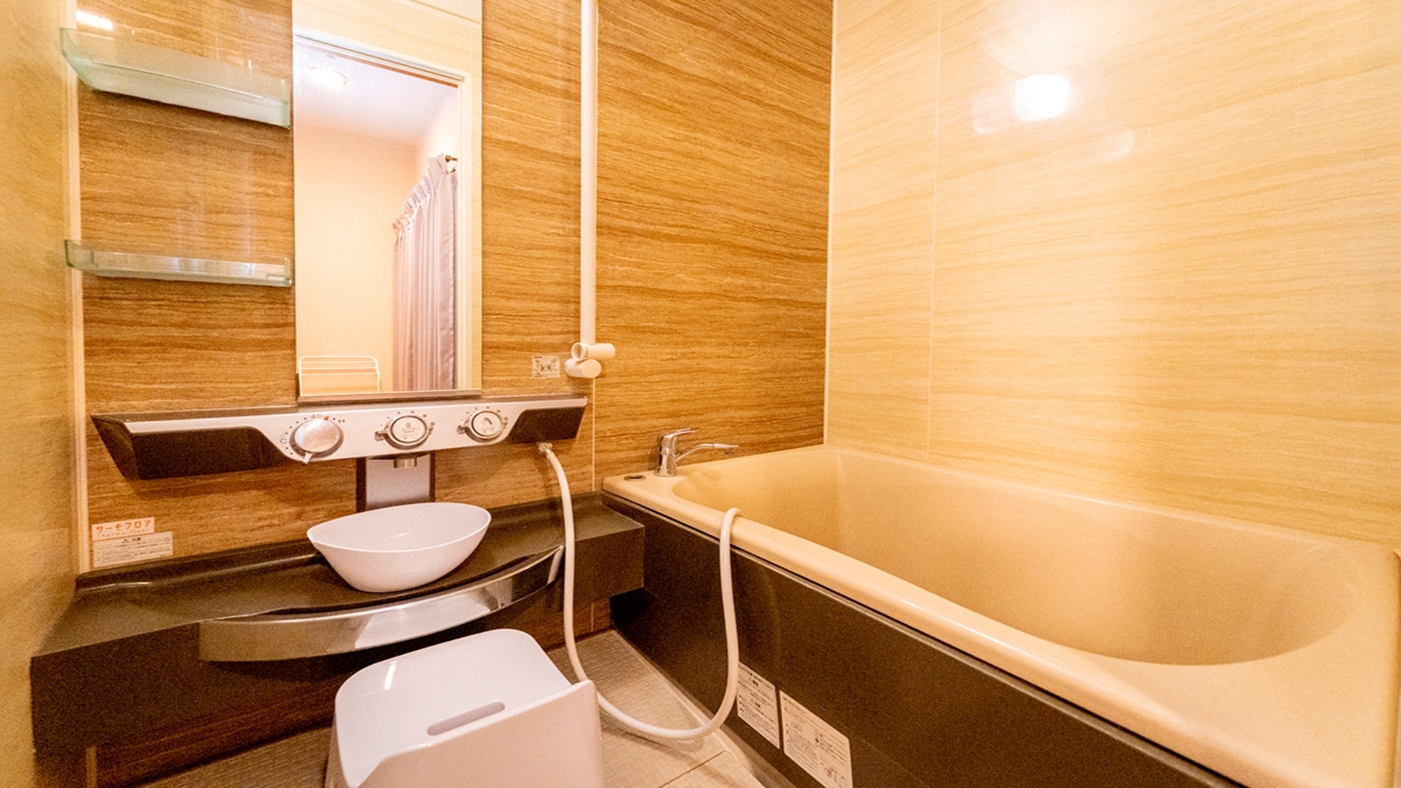 Japanese-style room (12.5 tatami mats) with bathroom