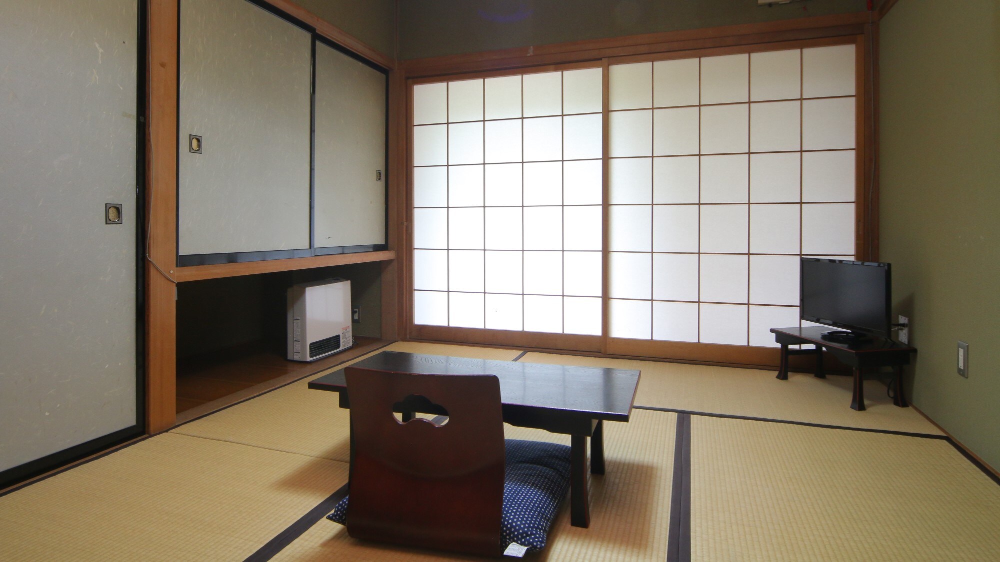 Ruang utama bergaya Jepang, 6 tikar tatami