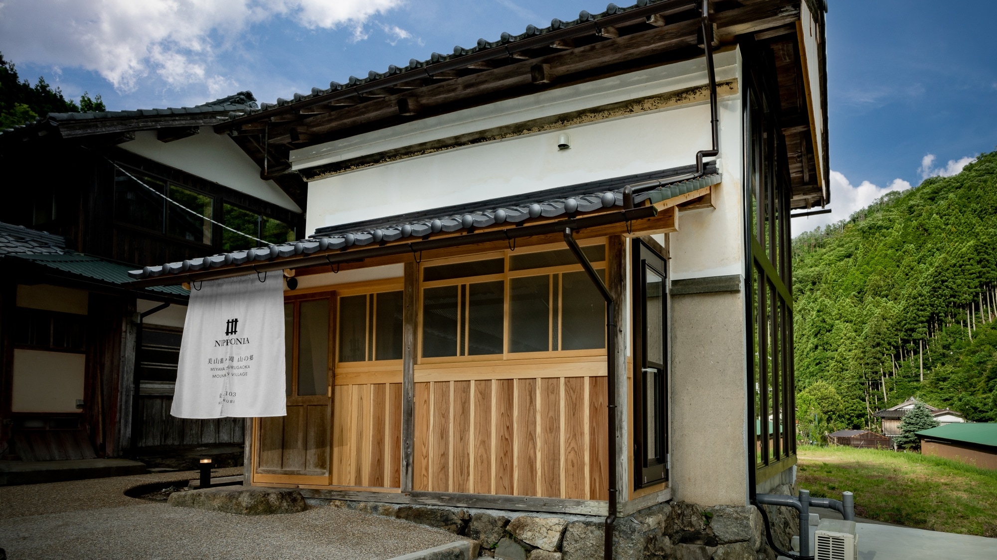 [Hotaru-bi Building/Storehouse] A renovated storehouse that has been used to protect the family's precious belongings. Recommended for couples.