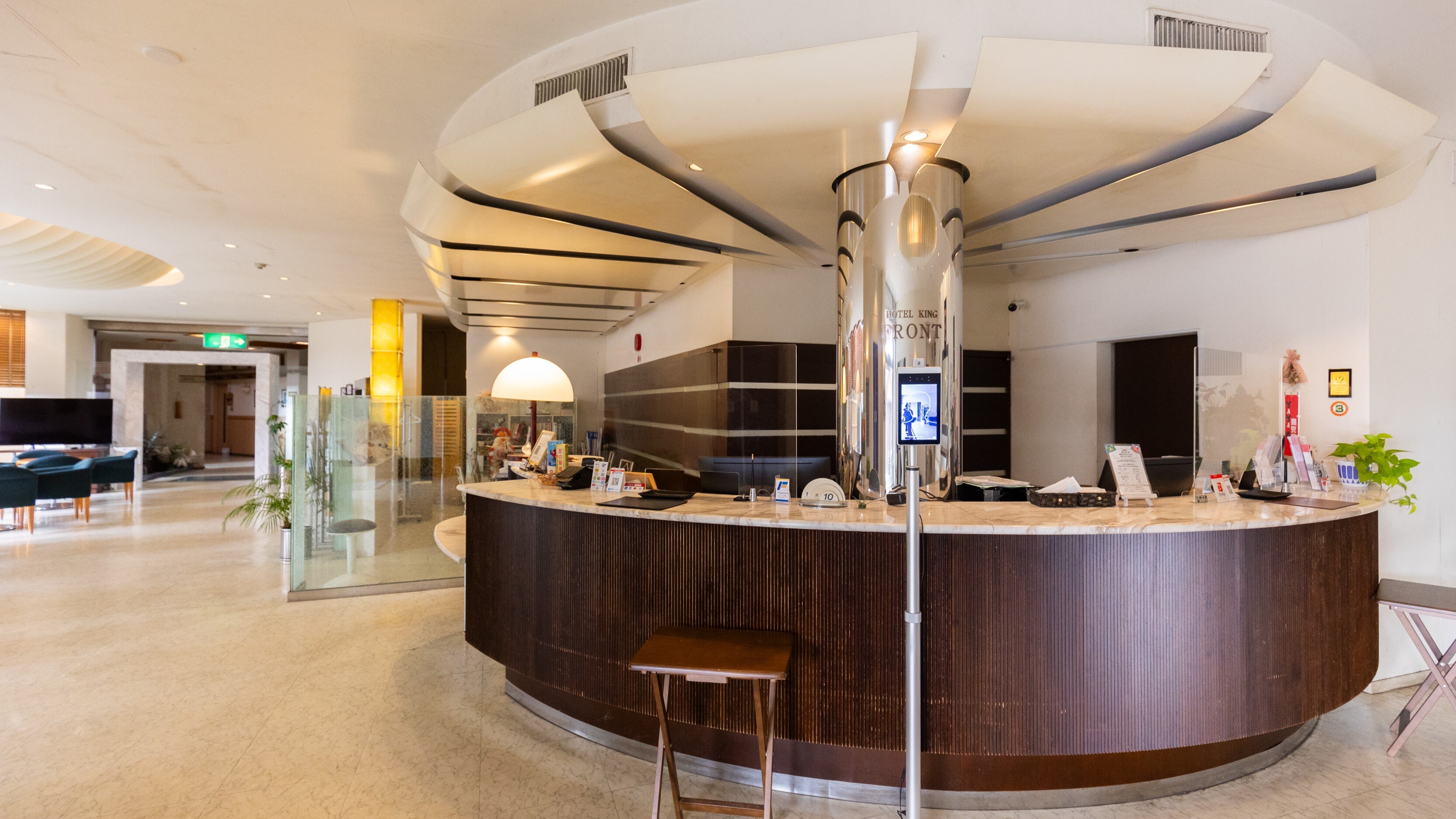 *【前台】如果您有任何需要，请随时询问我们。