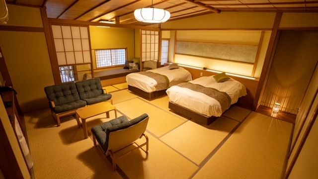 Japanese and Western bedroom with open-air bath and dining