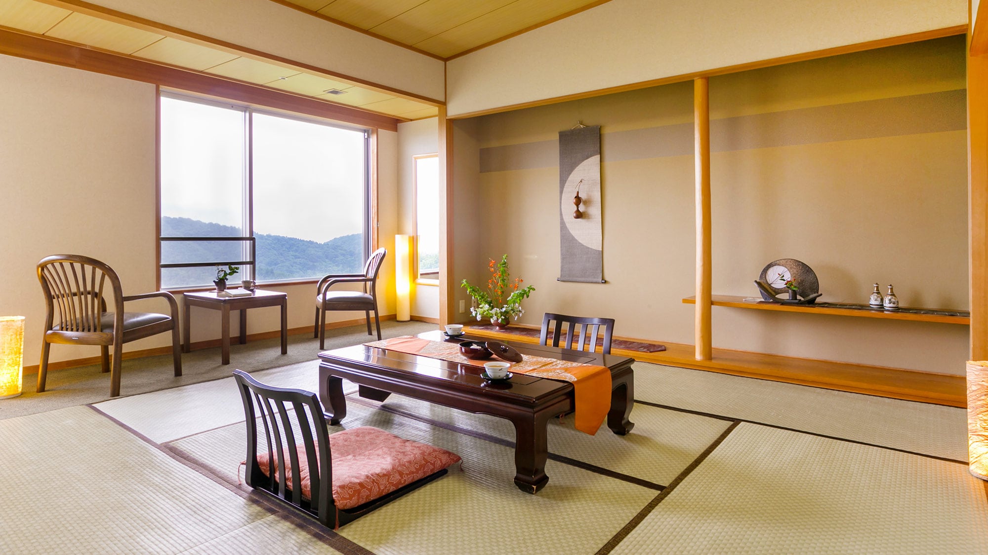 Japanese-style room (8 tatami mats)