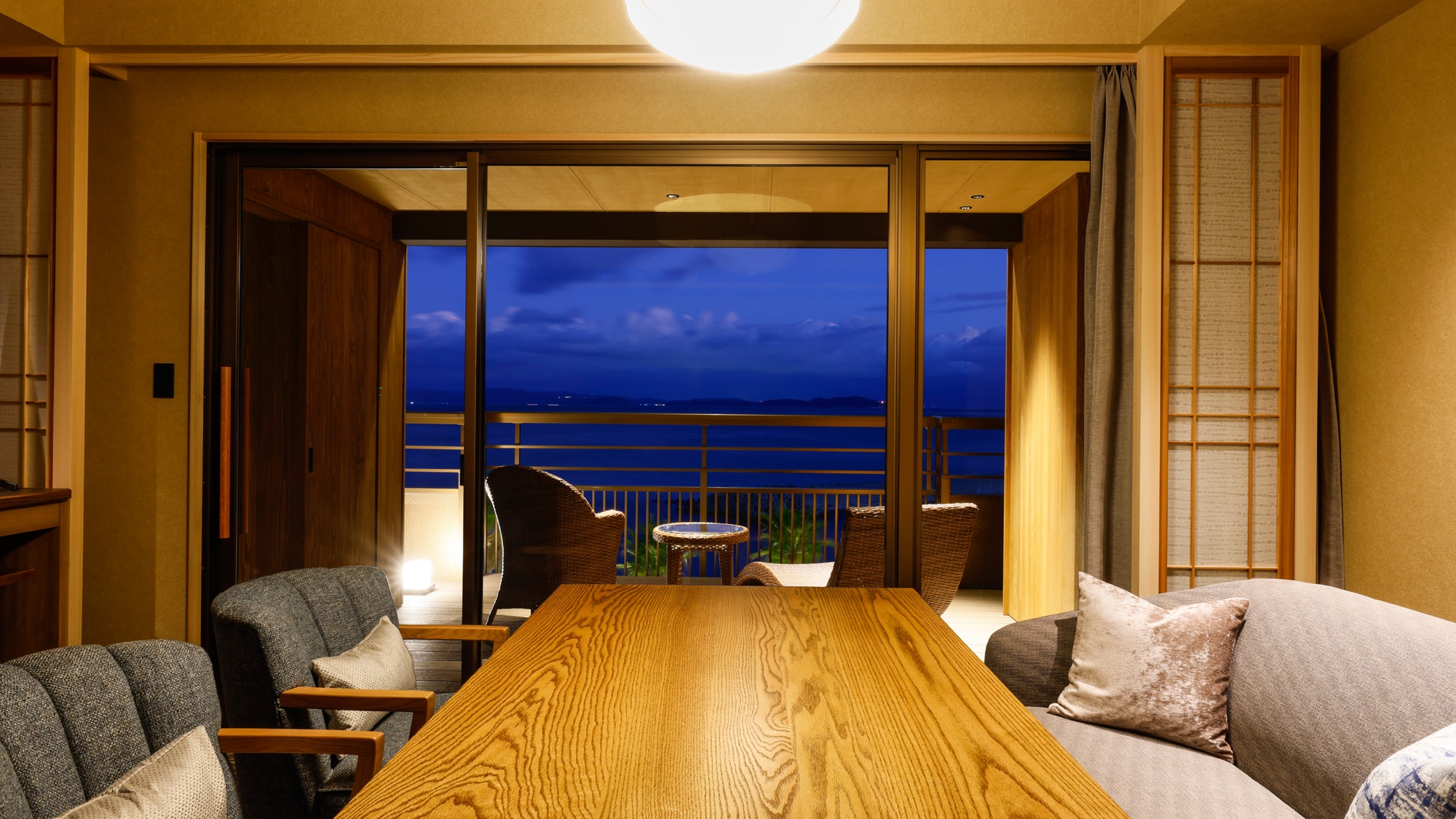 [ห้องอาบน้ำเปิดโล่งส่วนตัวทุกห้อง] Villa Rakuen Asahi no Niwa Type M *ตัวอย่าง (ห้องนั่งเล่นและรับประทานอาหาร)