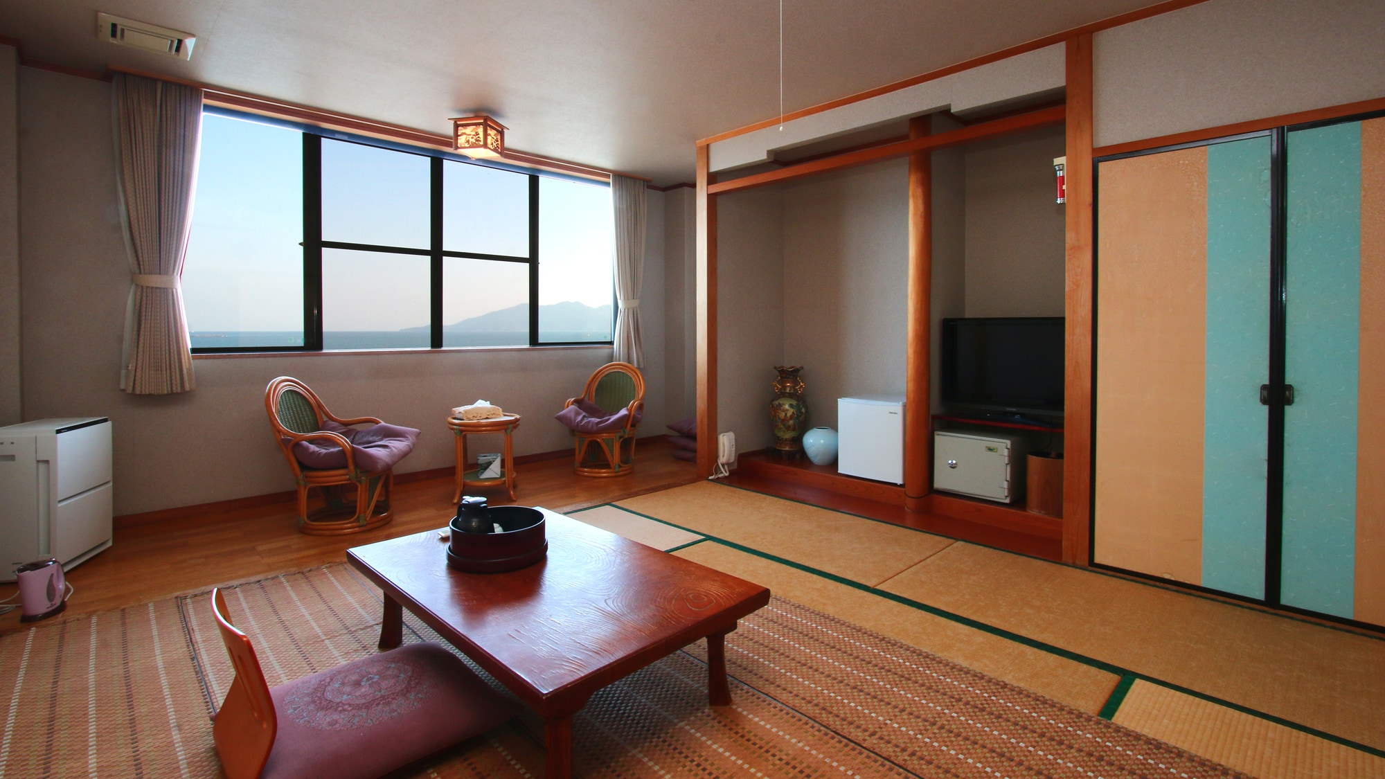 [Guest room] Japanese-style room (8 tatami mats)
