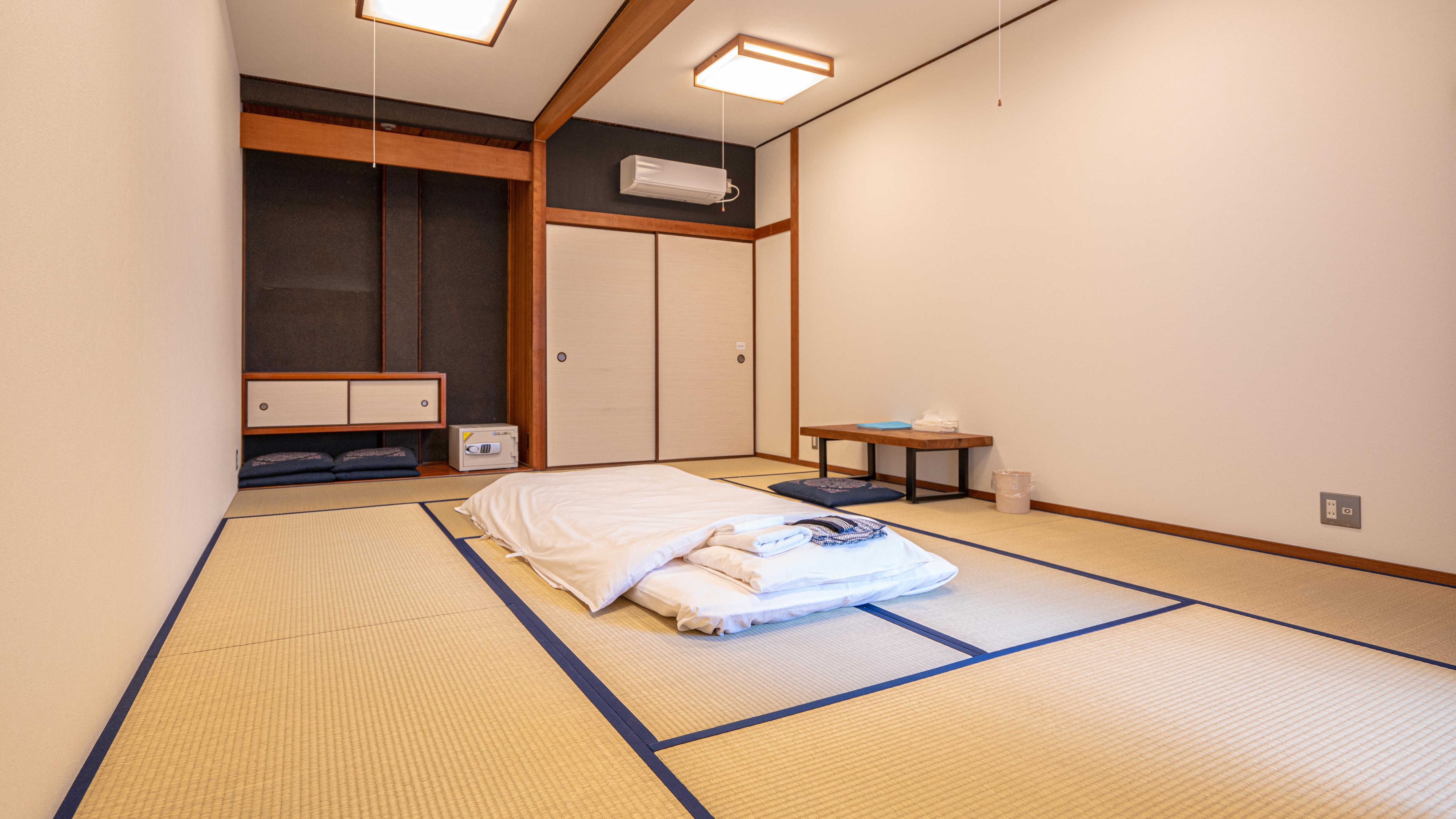 Room4 Japanese-style room for 5 people