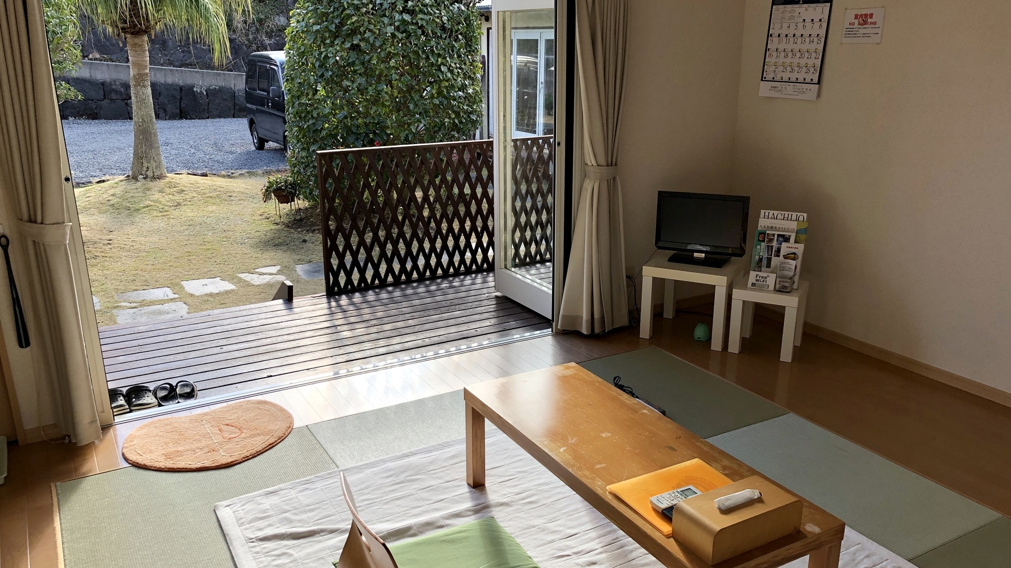 *[Example of guest room/Regular room] This room is connected to a wooden deck.
