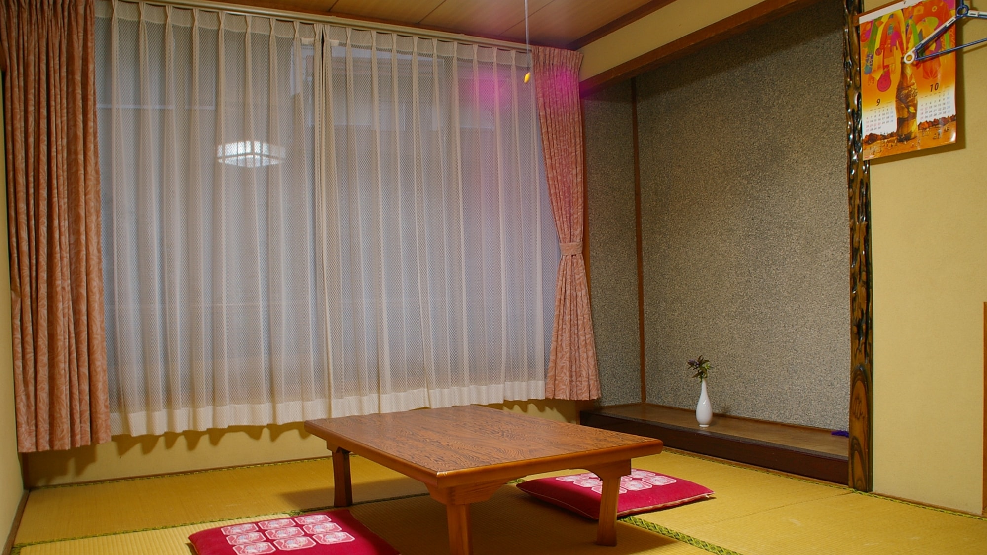 * [Room] Japanese-style room 6 tatami mats: We will prepare a room according to the number of people.