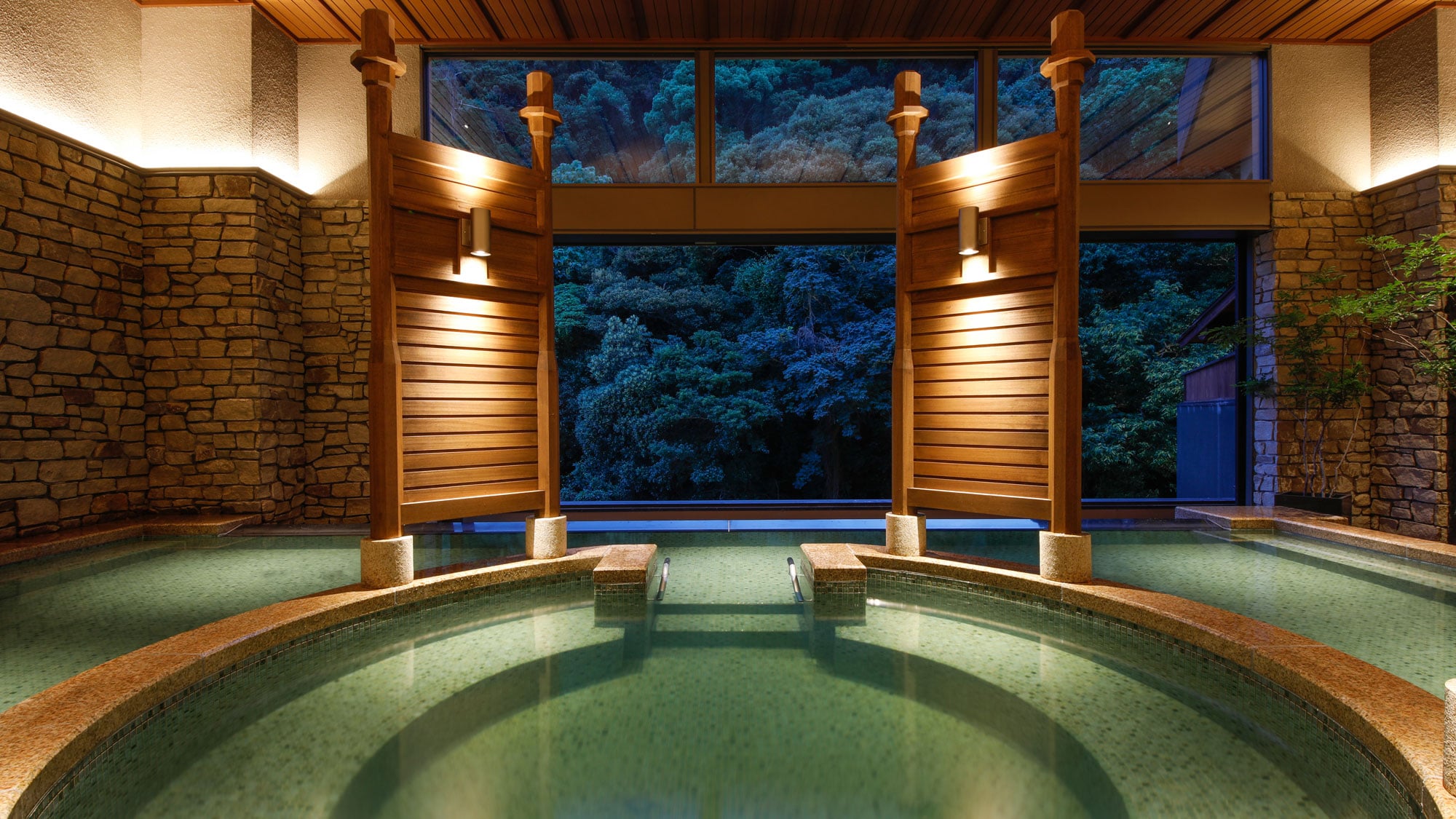 Forest SPA "HIBIKI" to be renovated in July 2020 - Large hot spring bath with shoulder-deep water